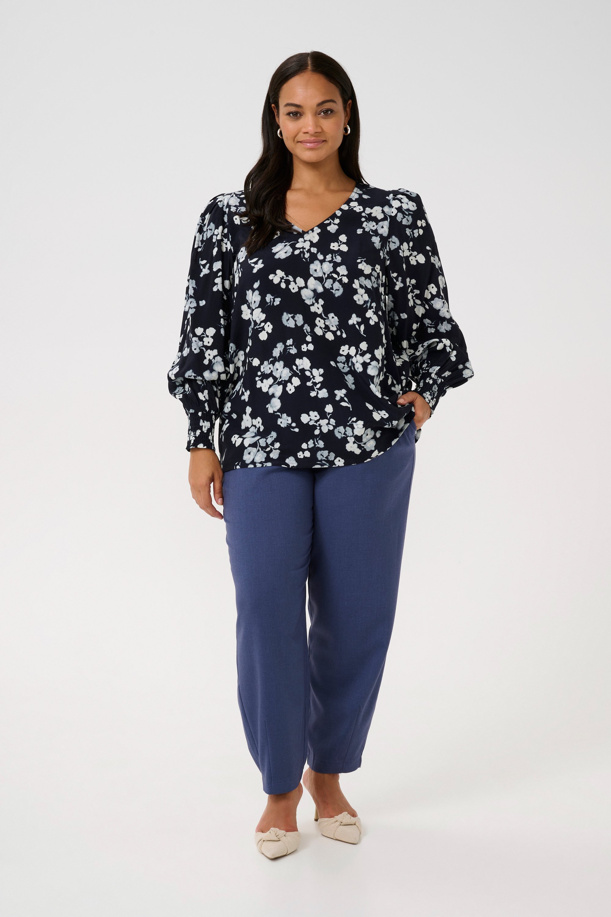 Thumbnail - Bluse mit langen Ärmeln Reguläre Passform Marineblume floral