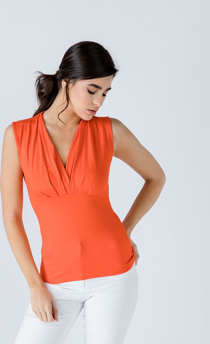Orangefarbenes ärmelloses Top mit V-Ausschnitt