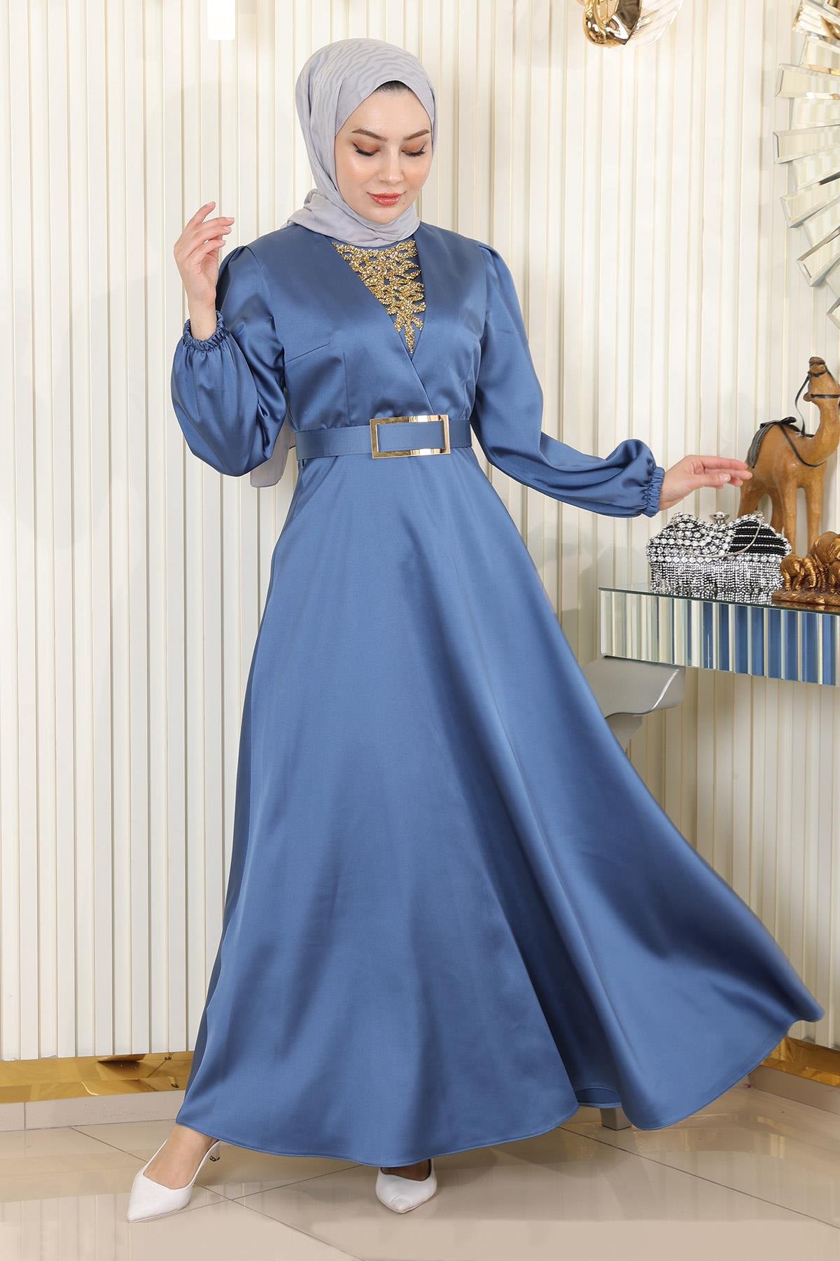 Abendkleid mit Steinverzierung