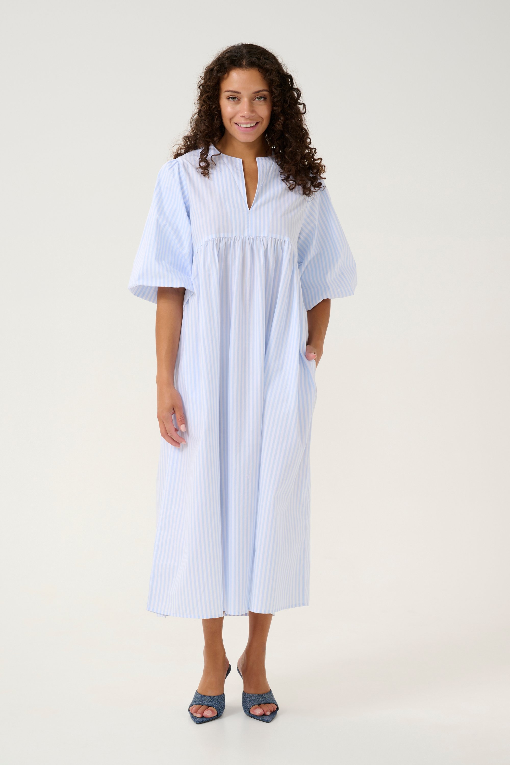 Kleid Loose fit blue white