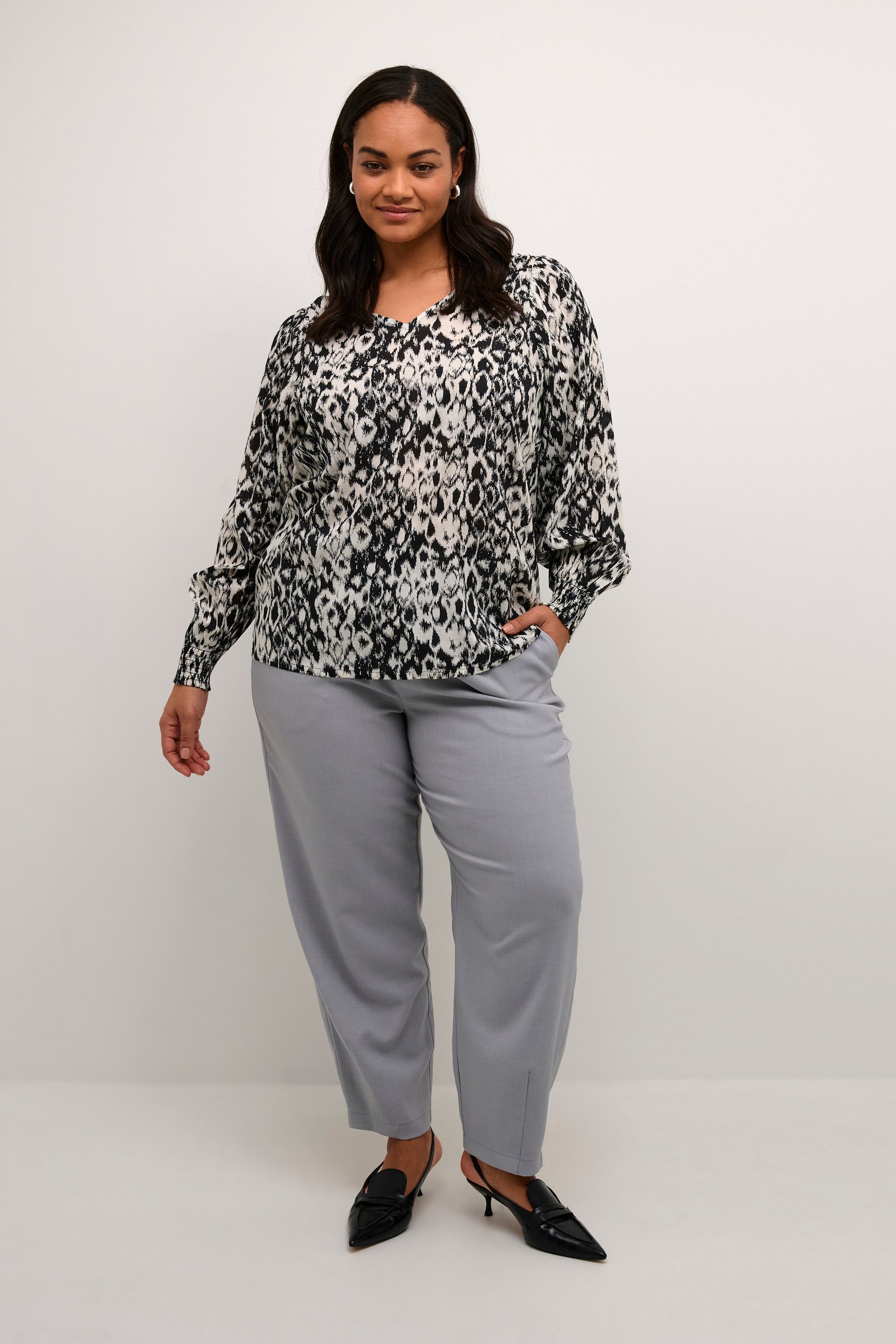 Thumbnail - Langarm-Bluse Regular fit Turtledove / Black graphic white black