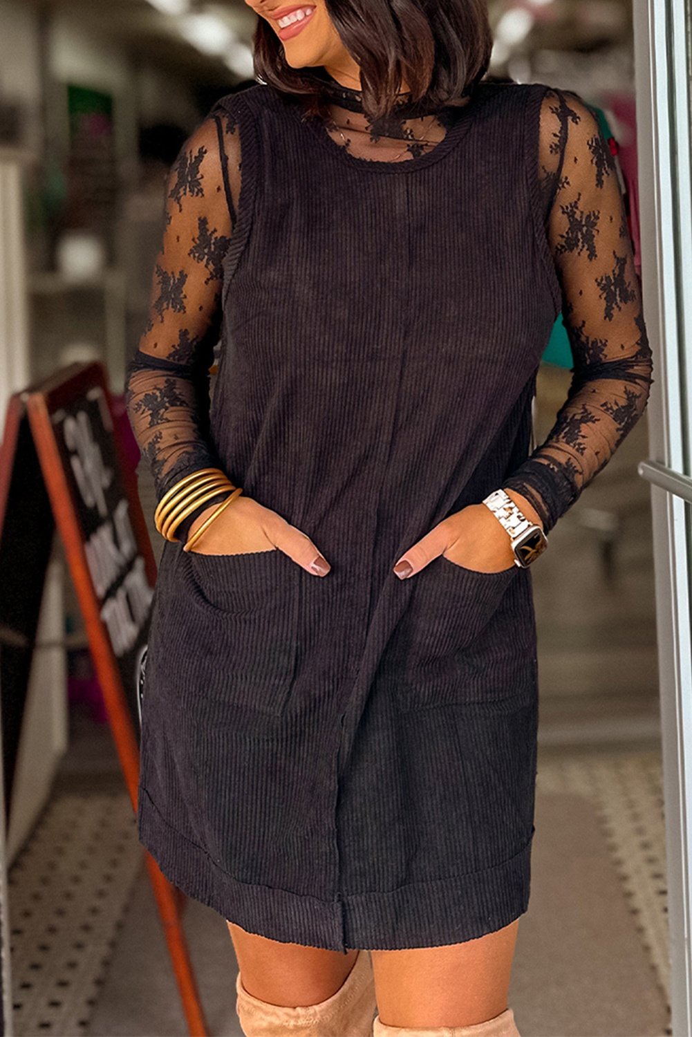 Corduroykleid mit Spitzenärmeln