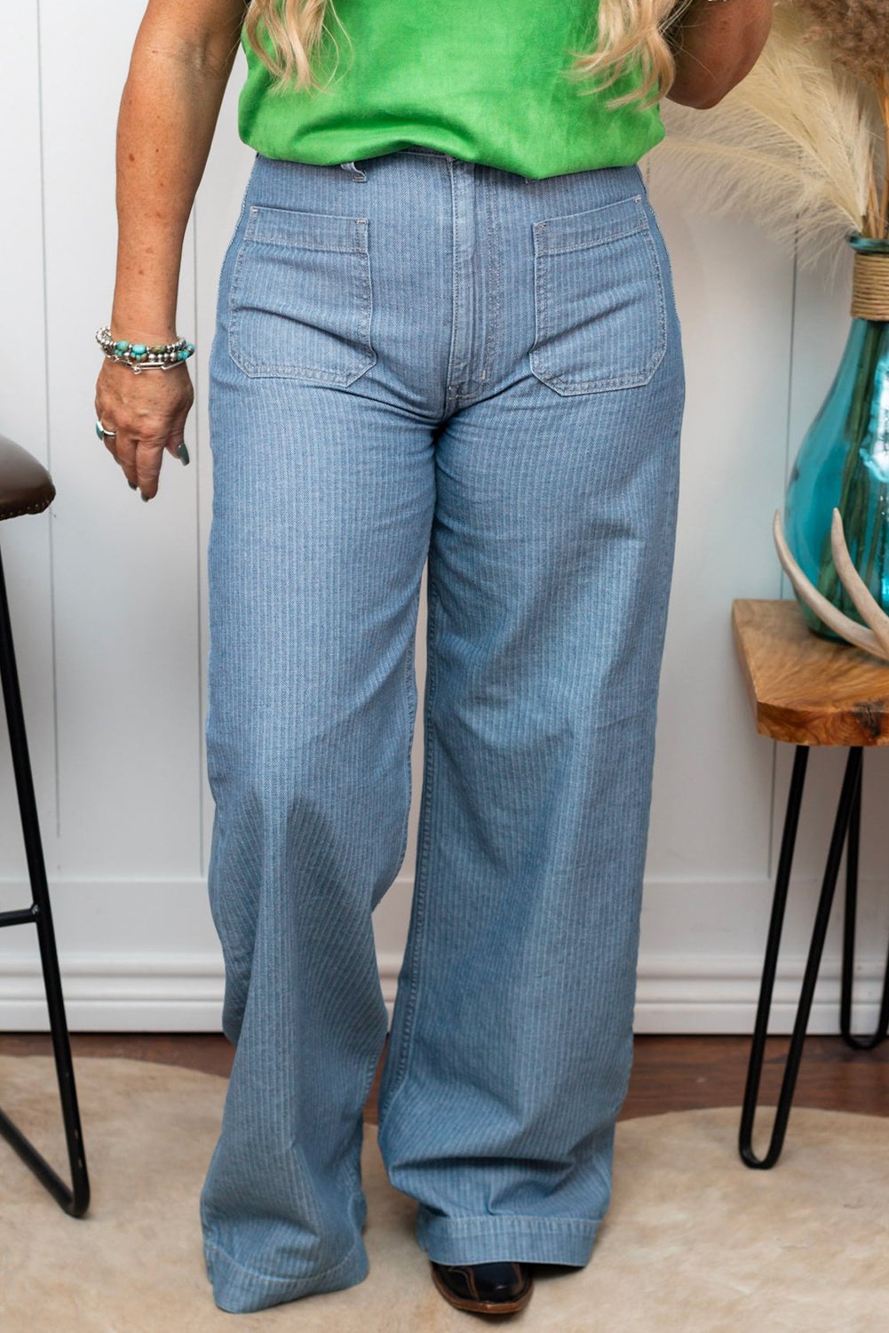 Gestreifte Hose mit weitem Bein