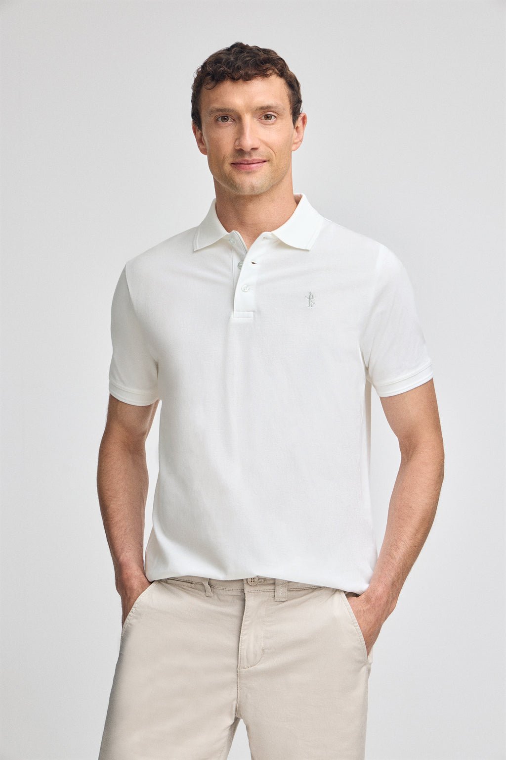 Kurzärmliges Poloshirt aus Baumwollpiqué weiß mit Rigby Best Stickerei