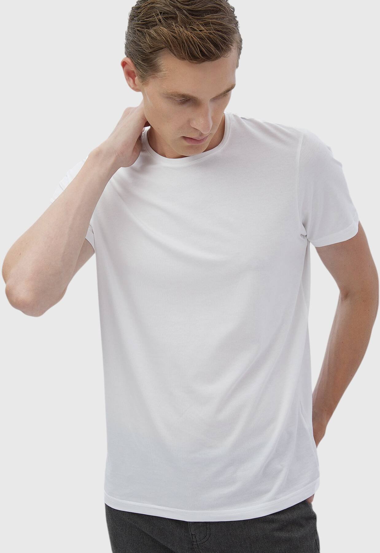 Schlichtes T-Shirt aus Baumwollmischung