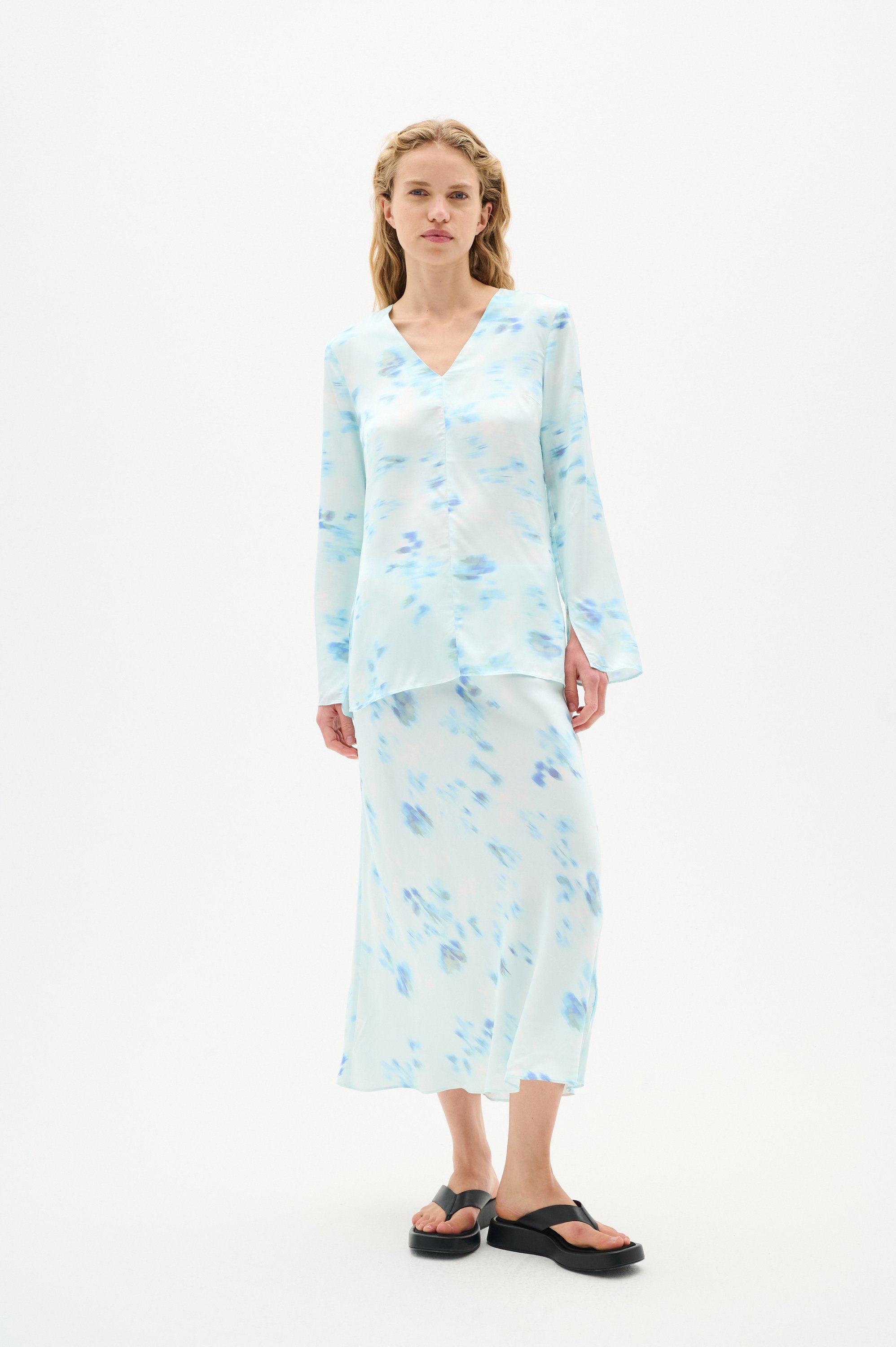 Rock Feminine Form Dusty Aqua Mysterious Flower multicolour