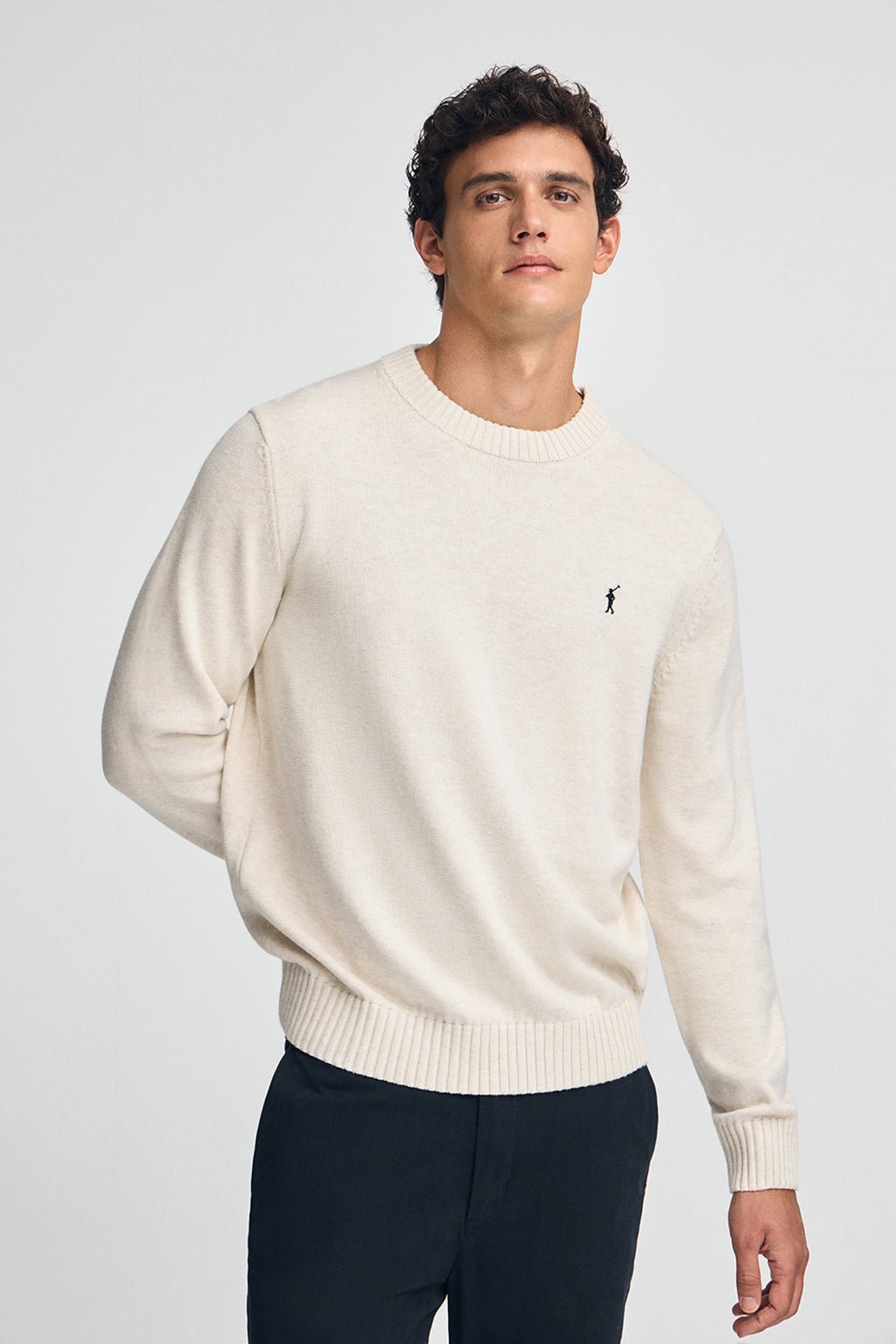 Pullover ecru meliert aus Wollgemisch mit gesticktem Rigby Go-Logo