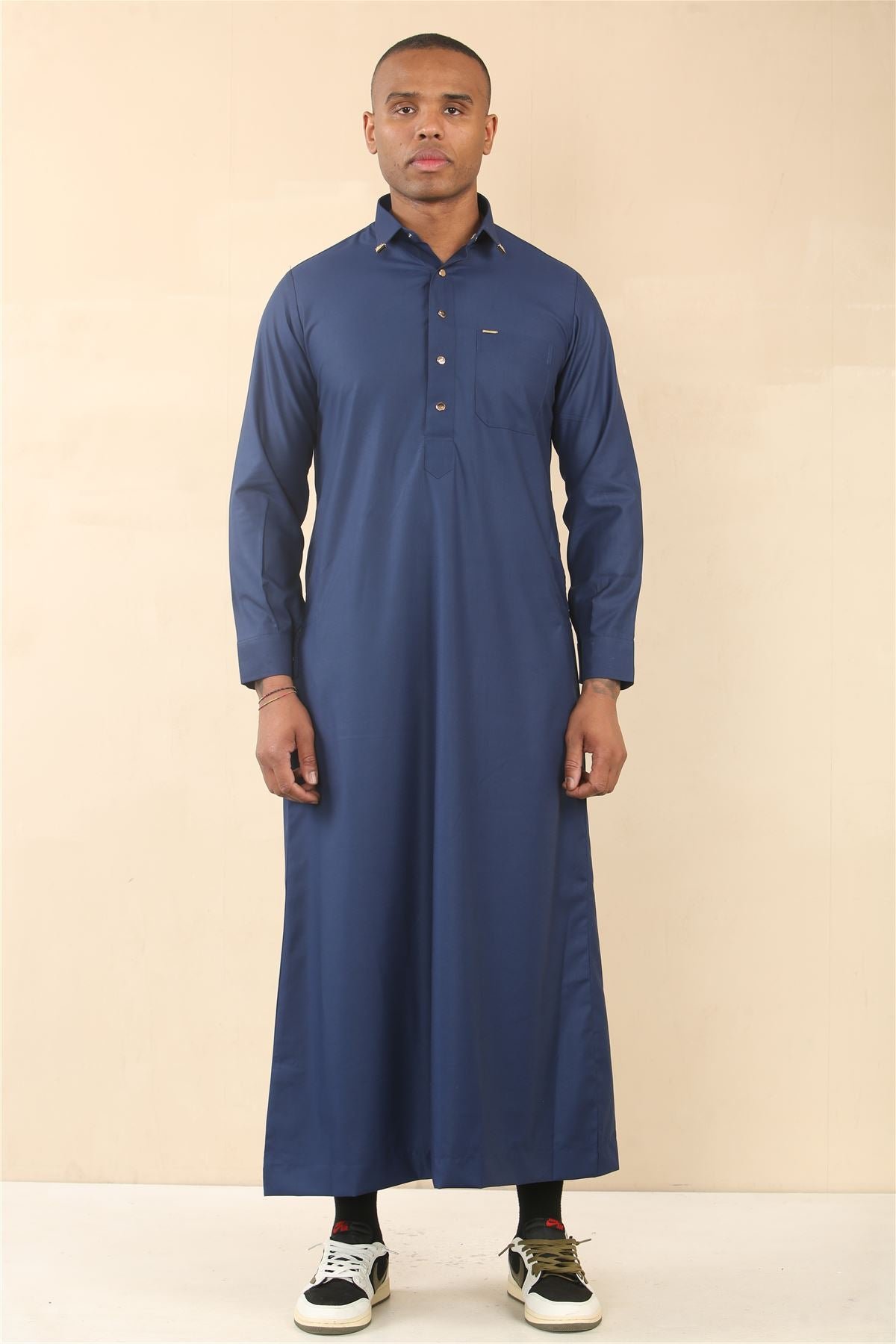Blauer Herren-Thobe, arabische saudi-arabische emiratische islamische Kleidung, Jubba-Robe