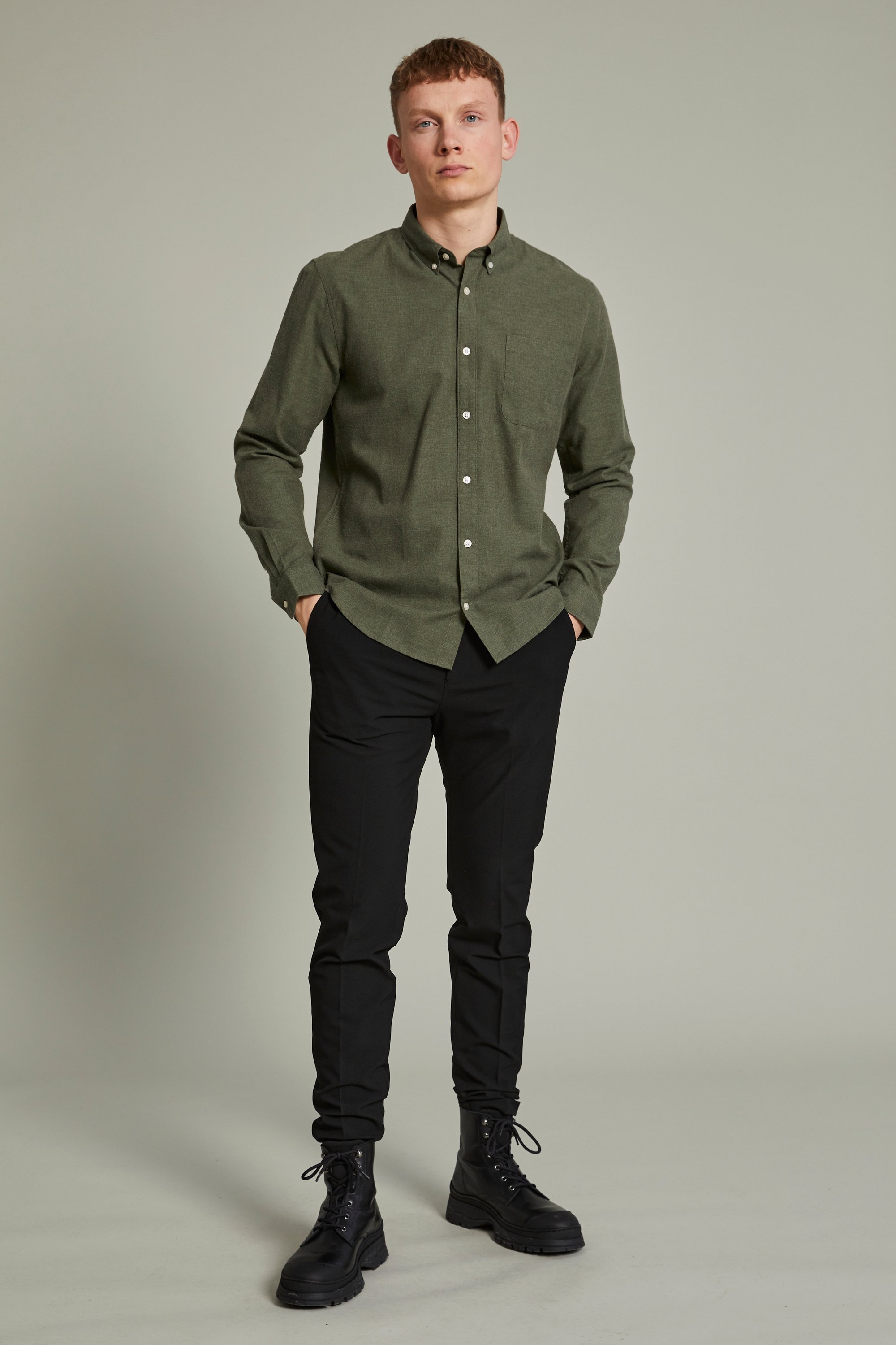 Langarm - Hemd MAtrostol Gerade Passform khaki