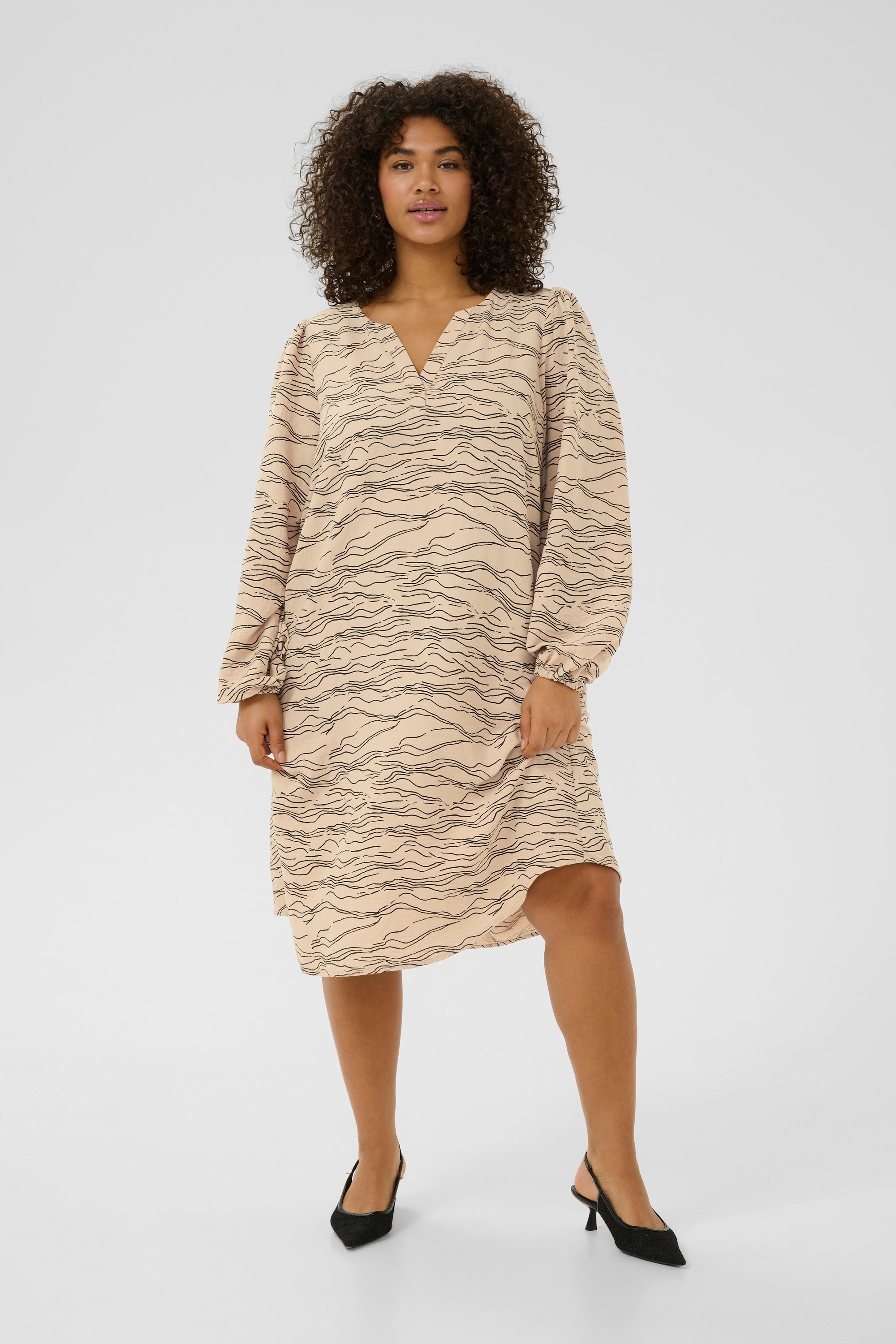 Kleid Regular fit beige