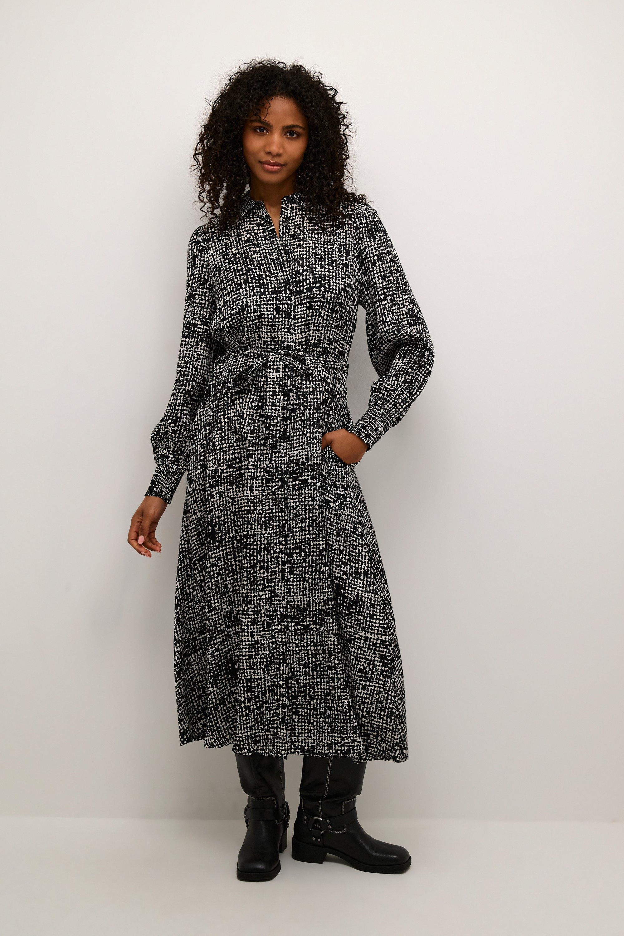 Kleid Regular fit black white