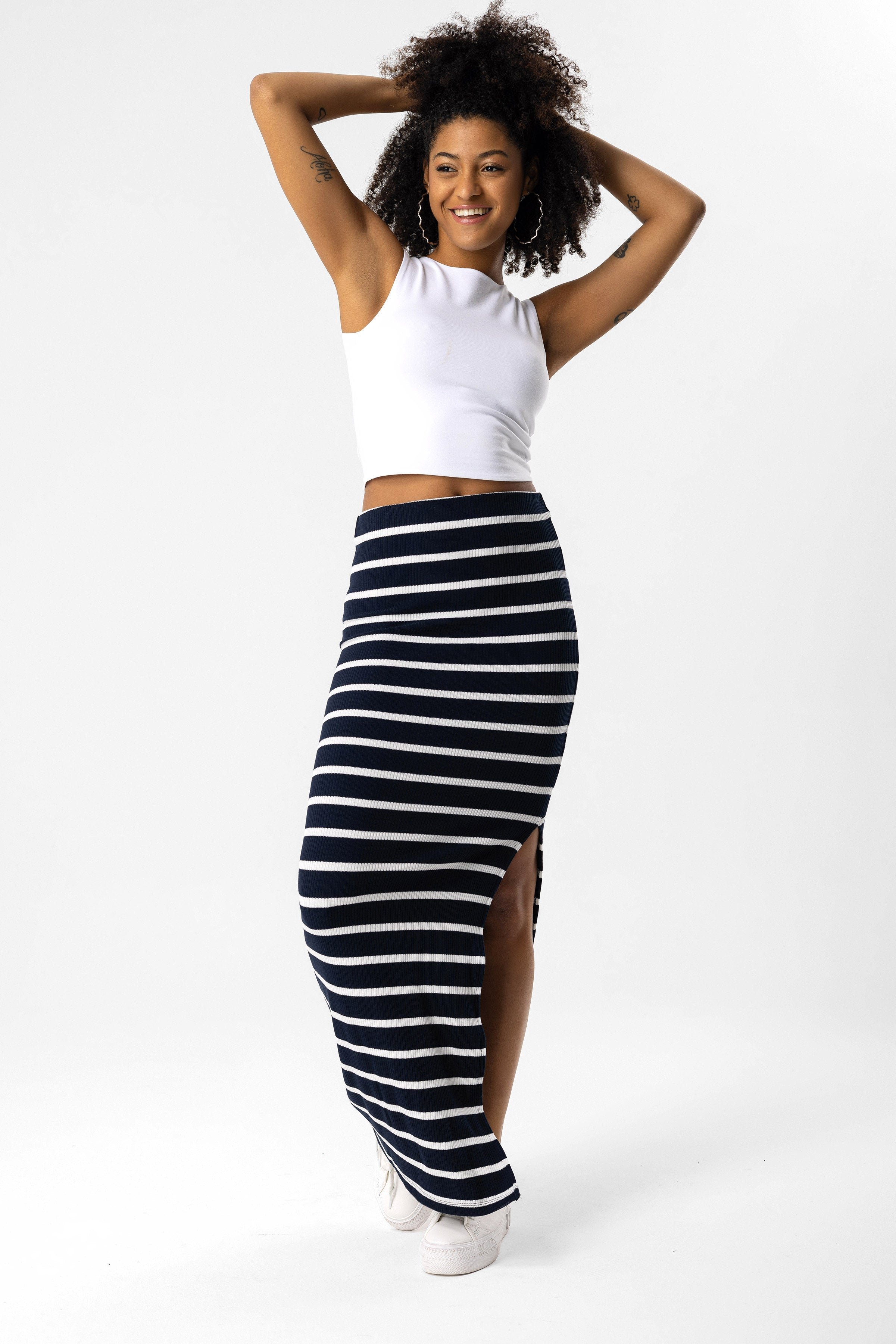 Geschlitzter gestreifter Rock