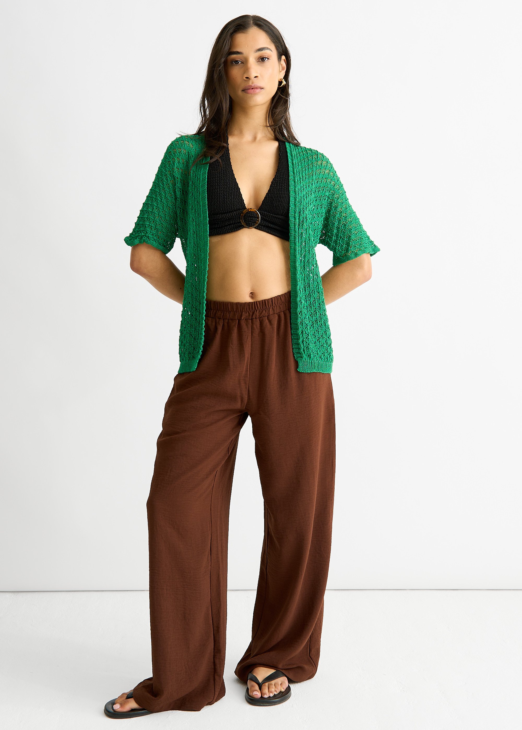 Grüner Häkelcardigan von Kante zu Kante