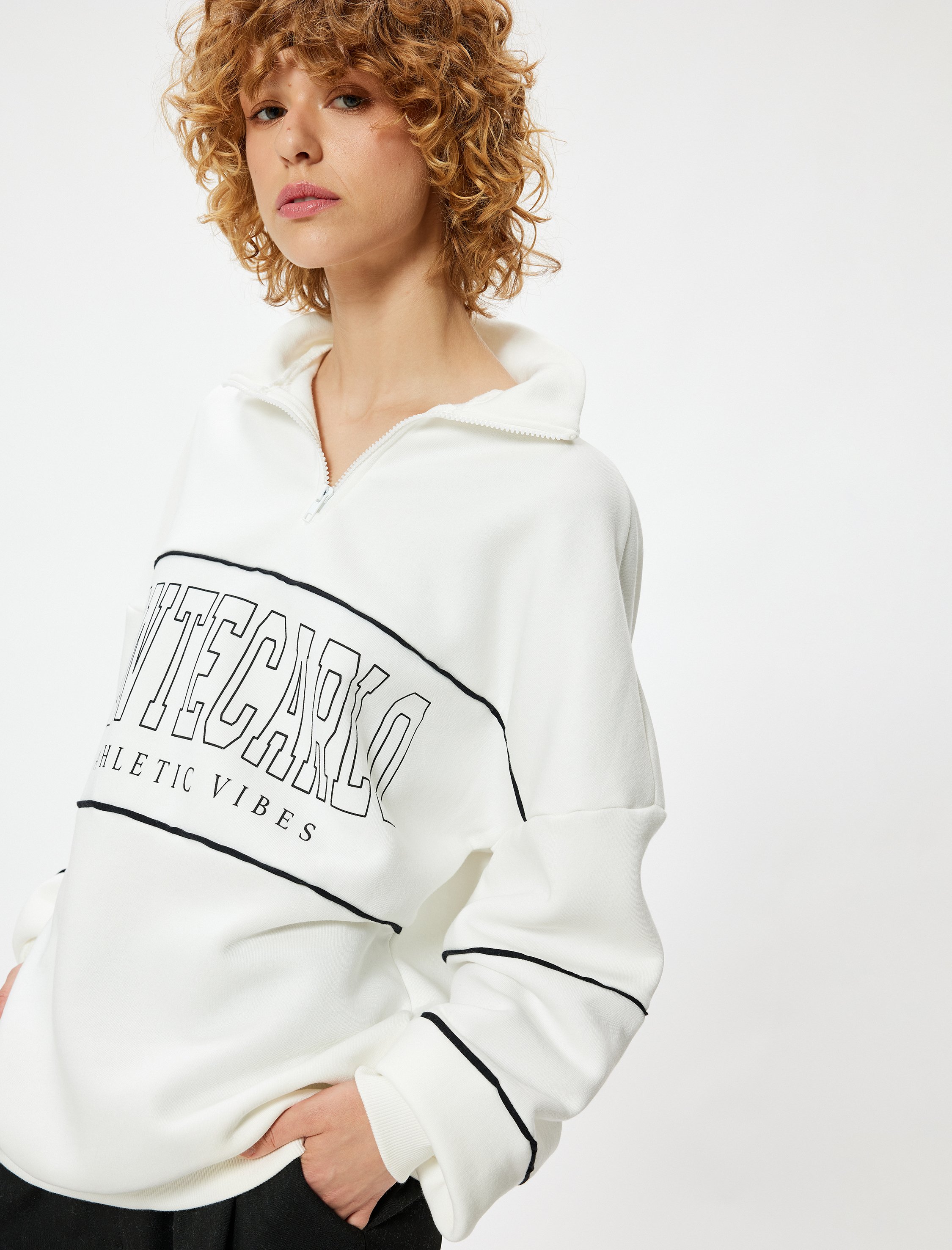 Thumbnail - Koton Sweatshirt Halbreißverschluss Blockförmig Sweatshirt