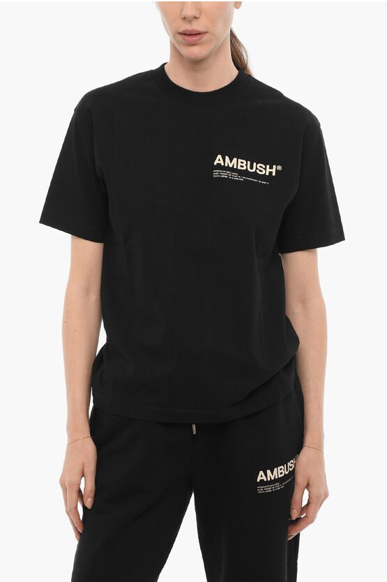 Einfarbiges Rundhals-T-Shirt mit kontrastierendem Logo in Schwarz