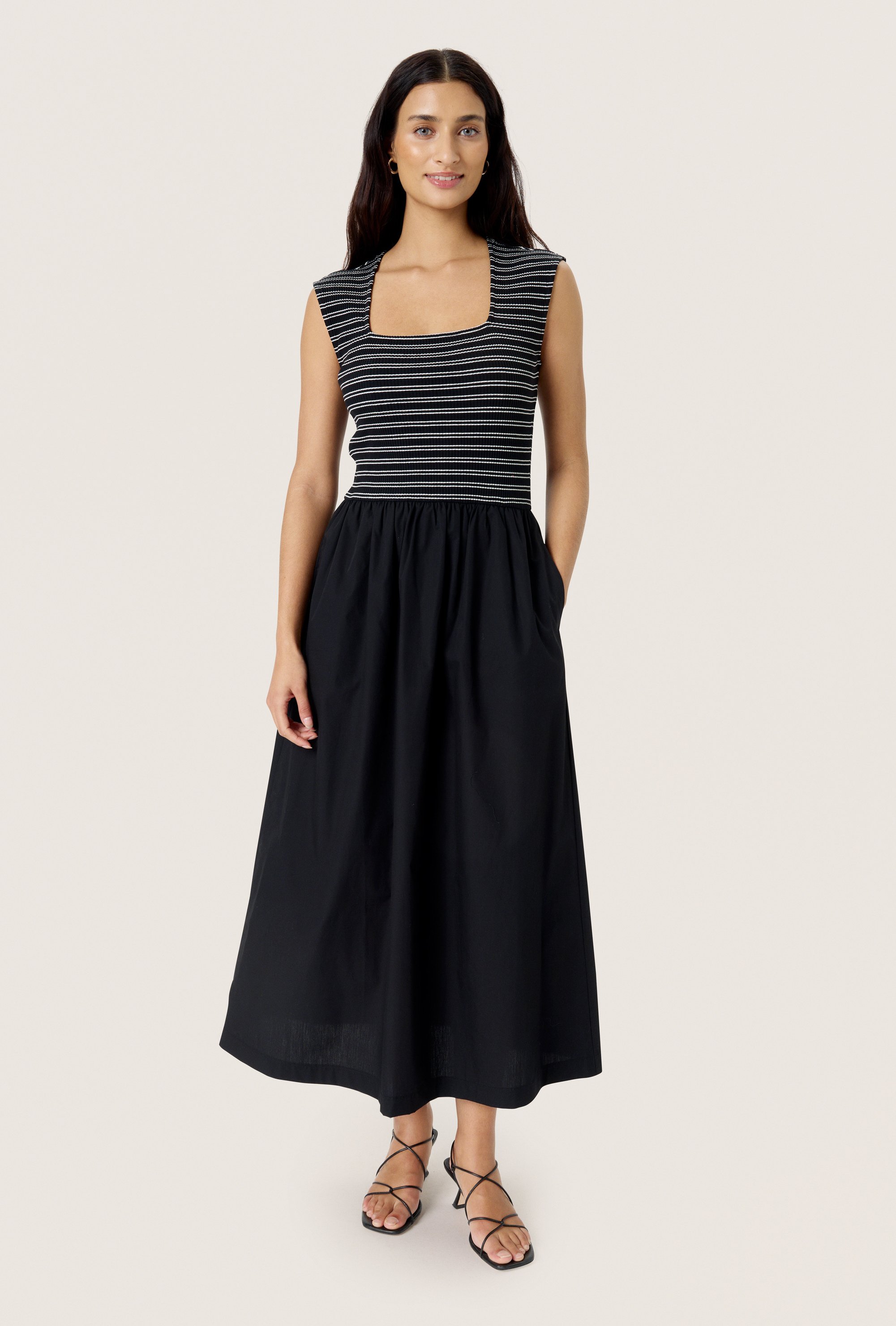 Jerseykleid Feminine Form black