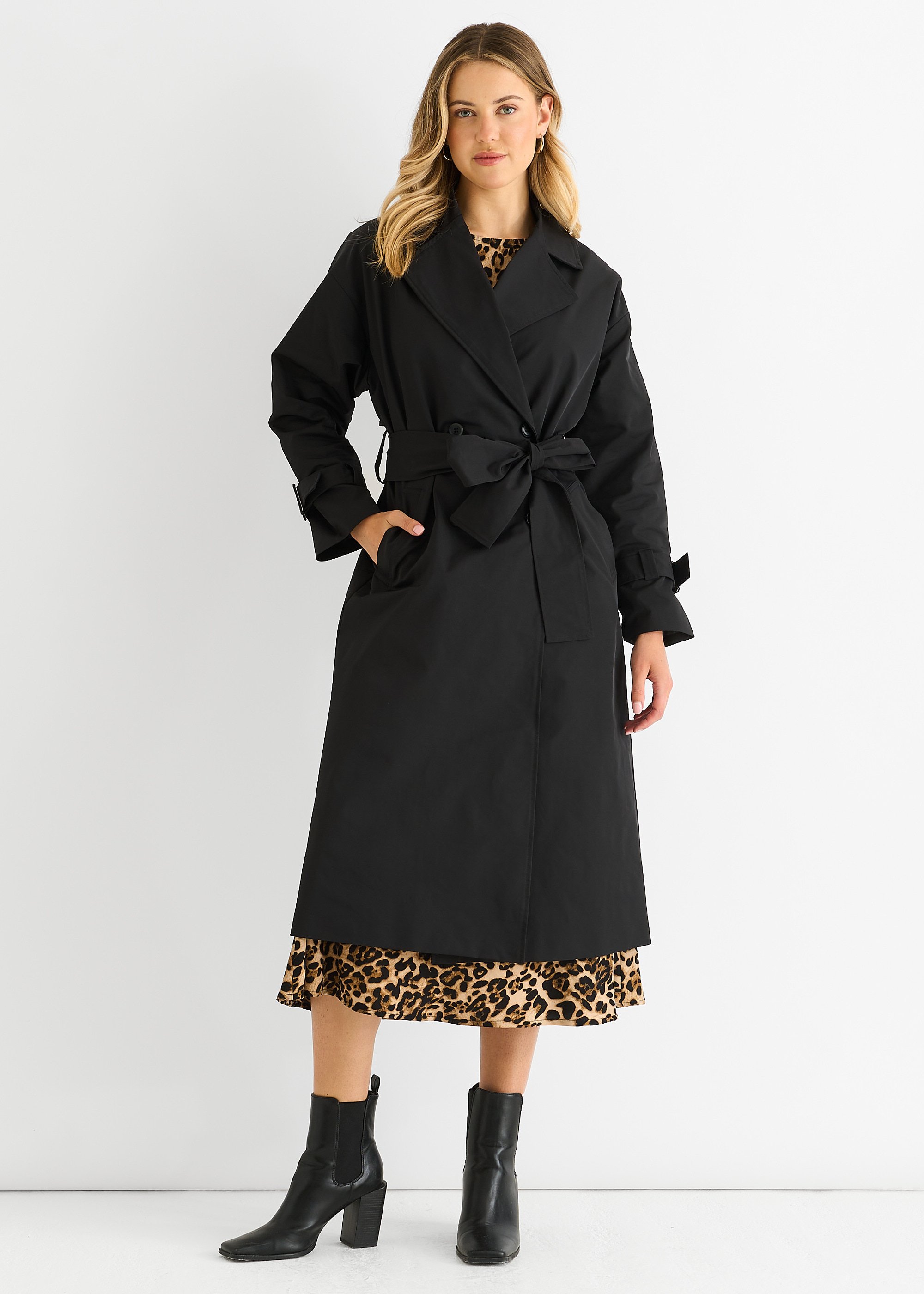 Thumbnail - Schwarzer doppelreihiger Langarm-Trenchcoat mit Gürtel
