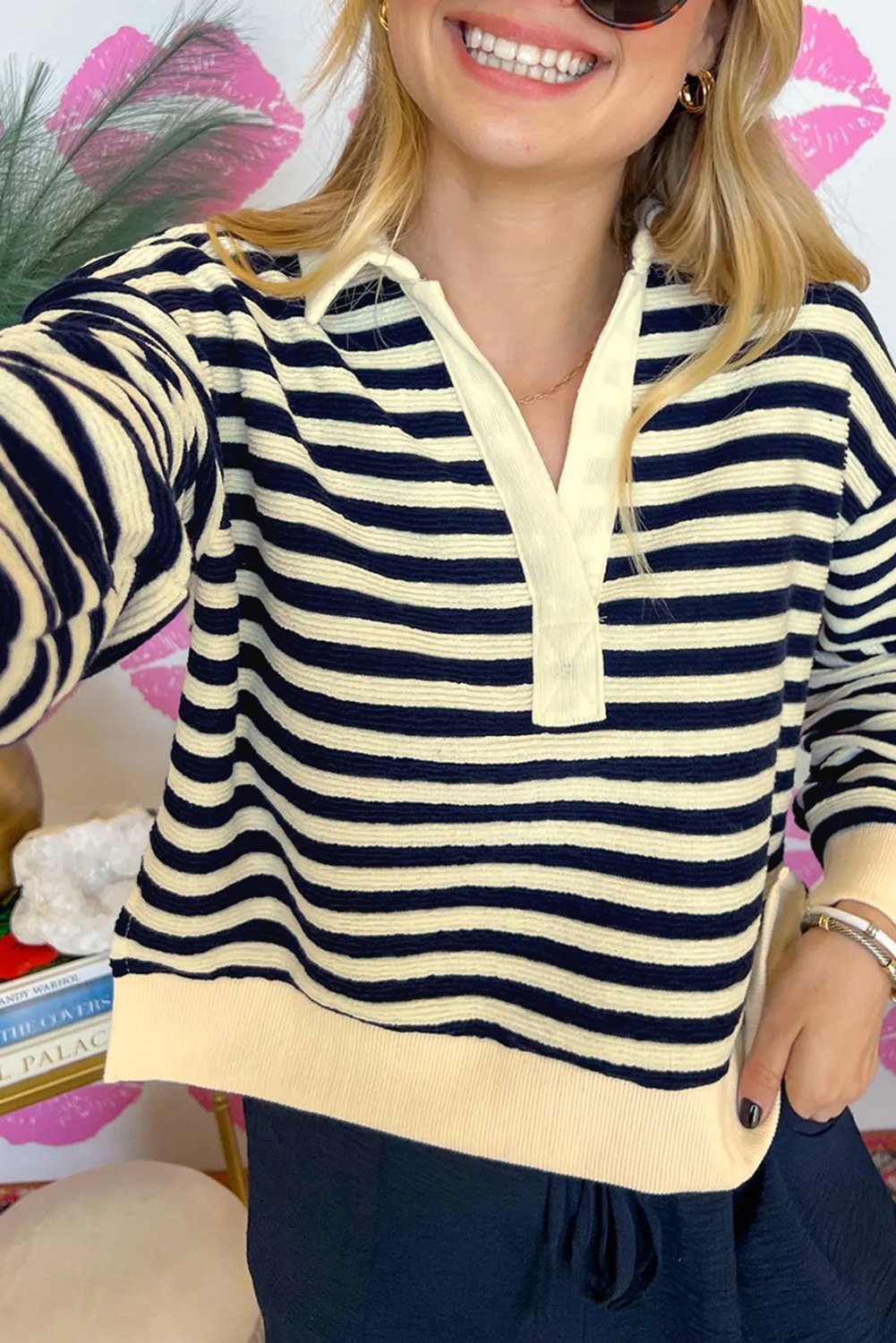 Gestreifter Kragenpullover