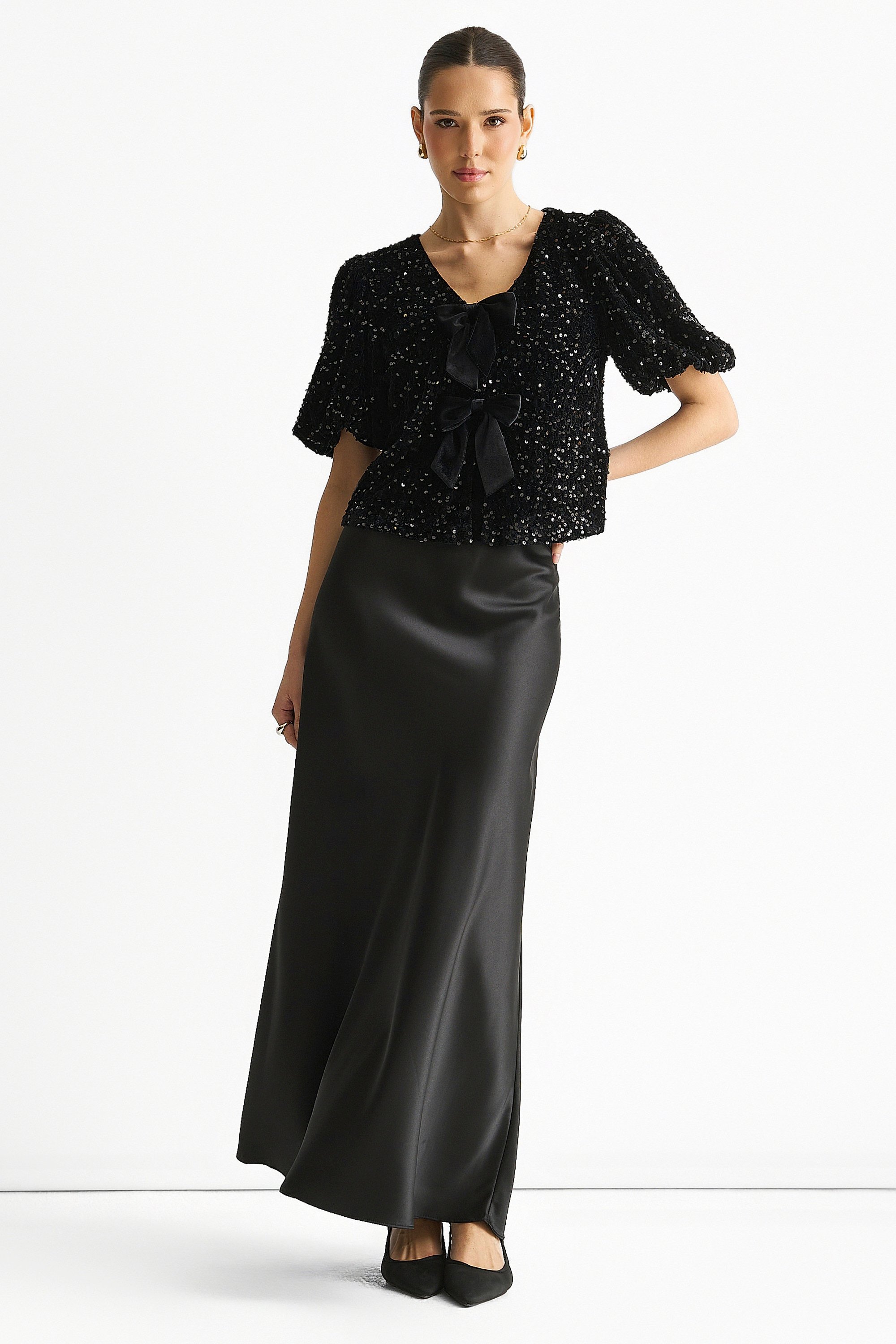 Schwarzer Samt Paillettenbogen Front Bubble Sleeve Top