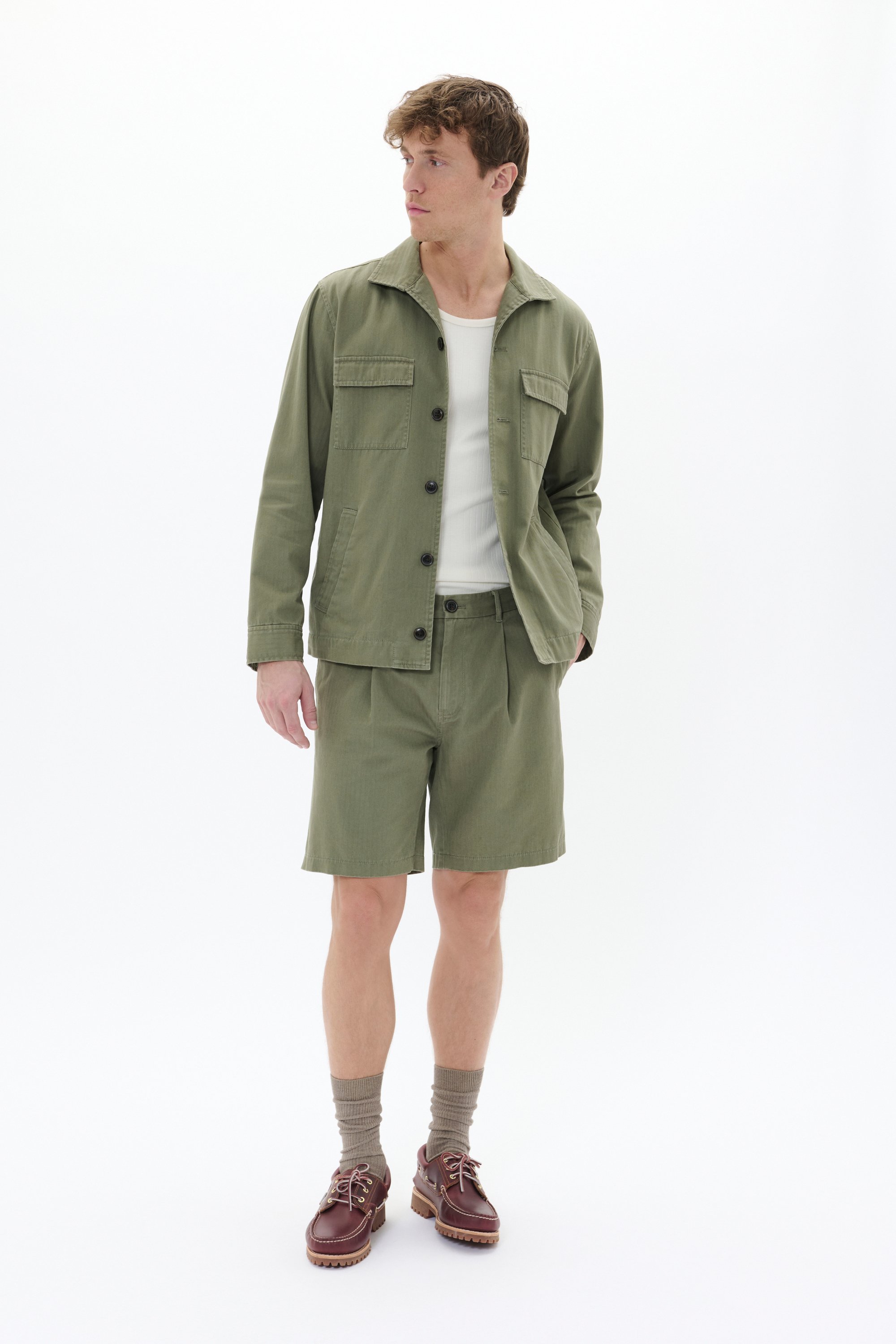 Shorts Gerade Passform green