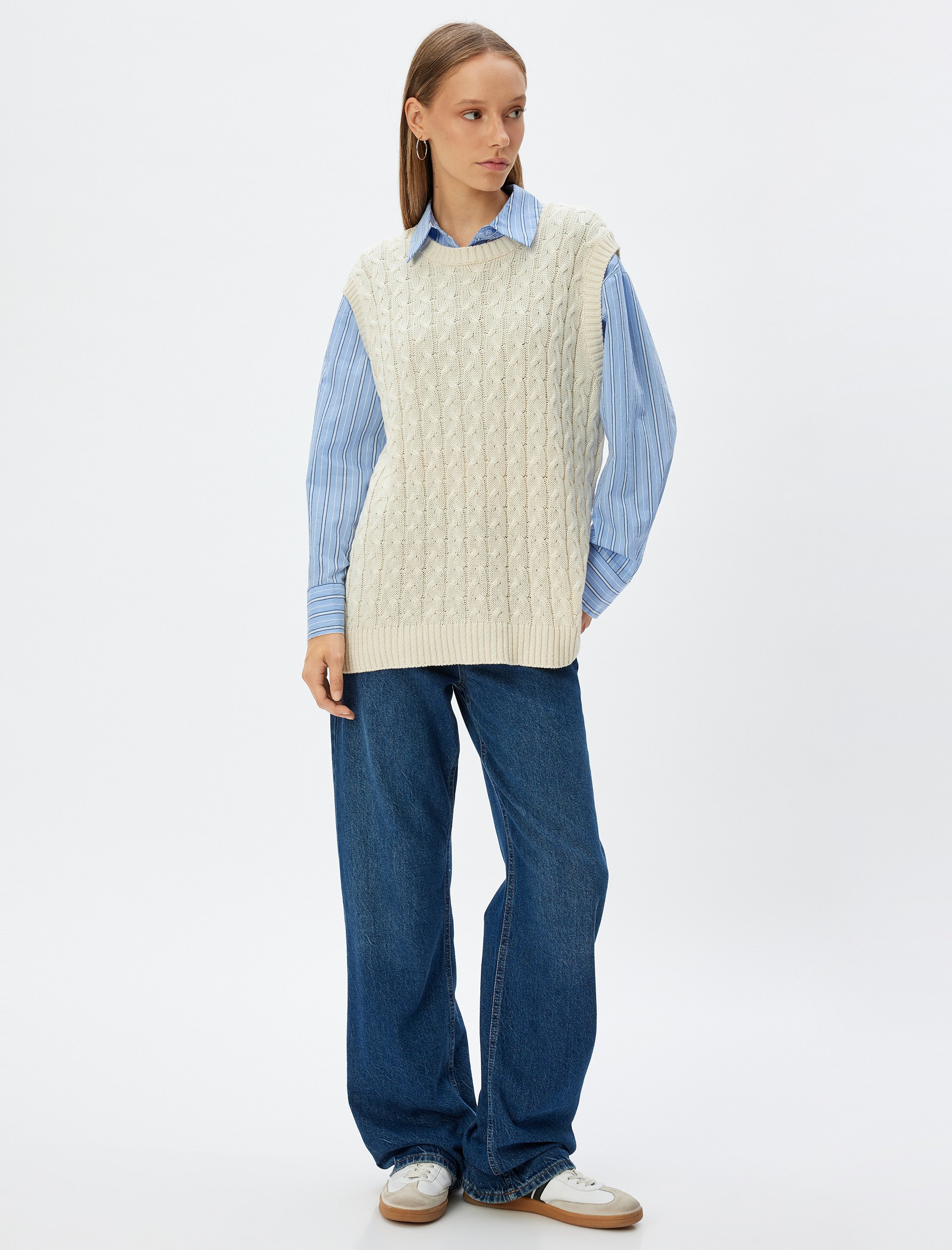 Thumbnail - Koton Sweater Rundhalsausschnitt Haarzopf Sweater