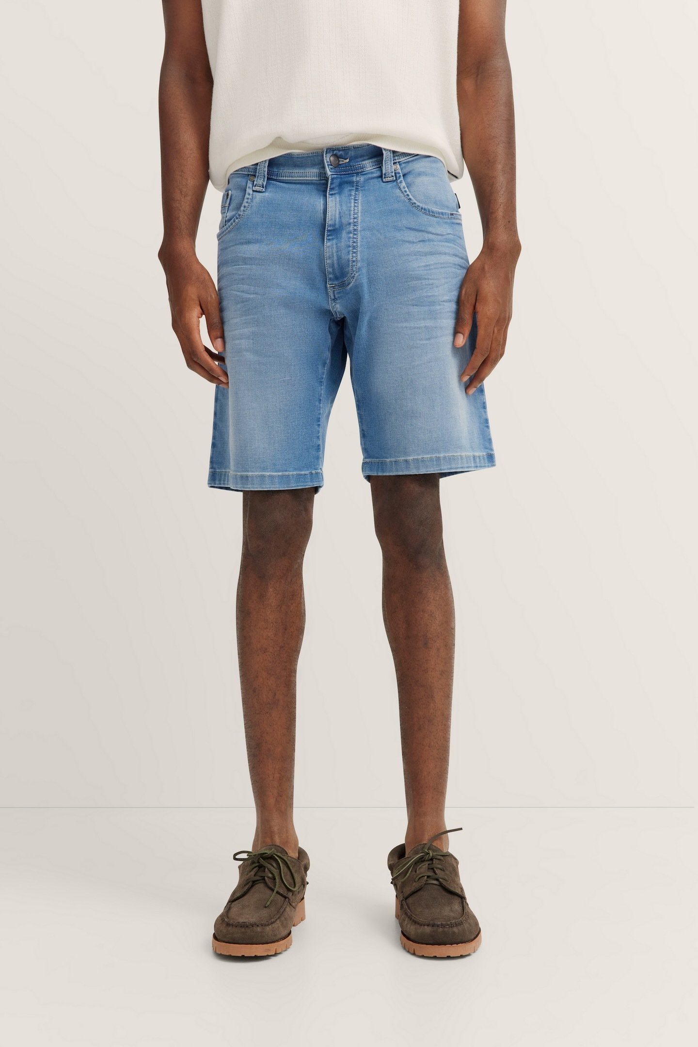 Thumbnail - Bugatti Herren Jeans-Bermuda im Used-Wash-Design