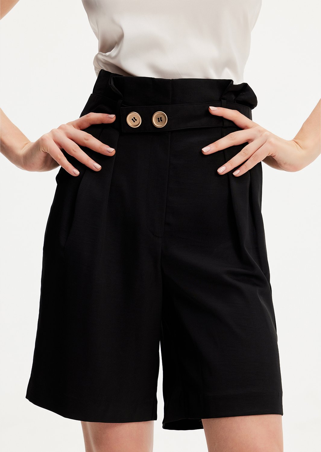 Bermudashorts mit hoher Taille und Falten