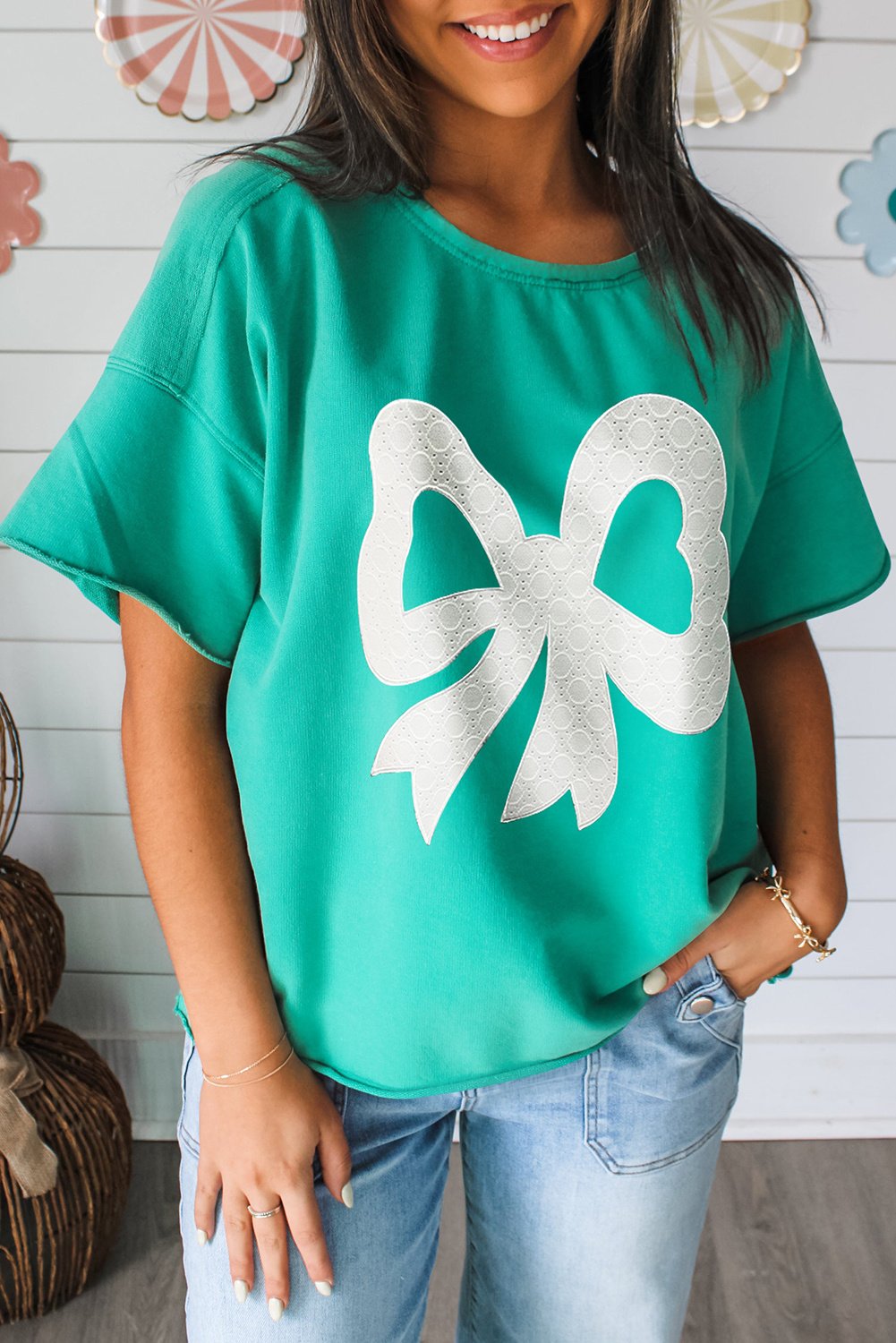 Top mit Schleifen-Details und kurzen Ärmeln