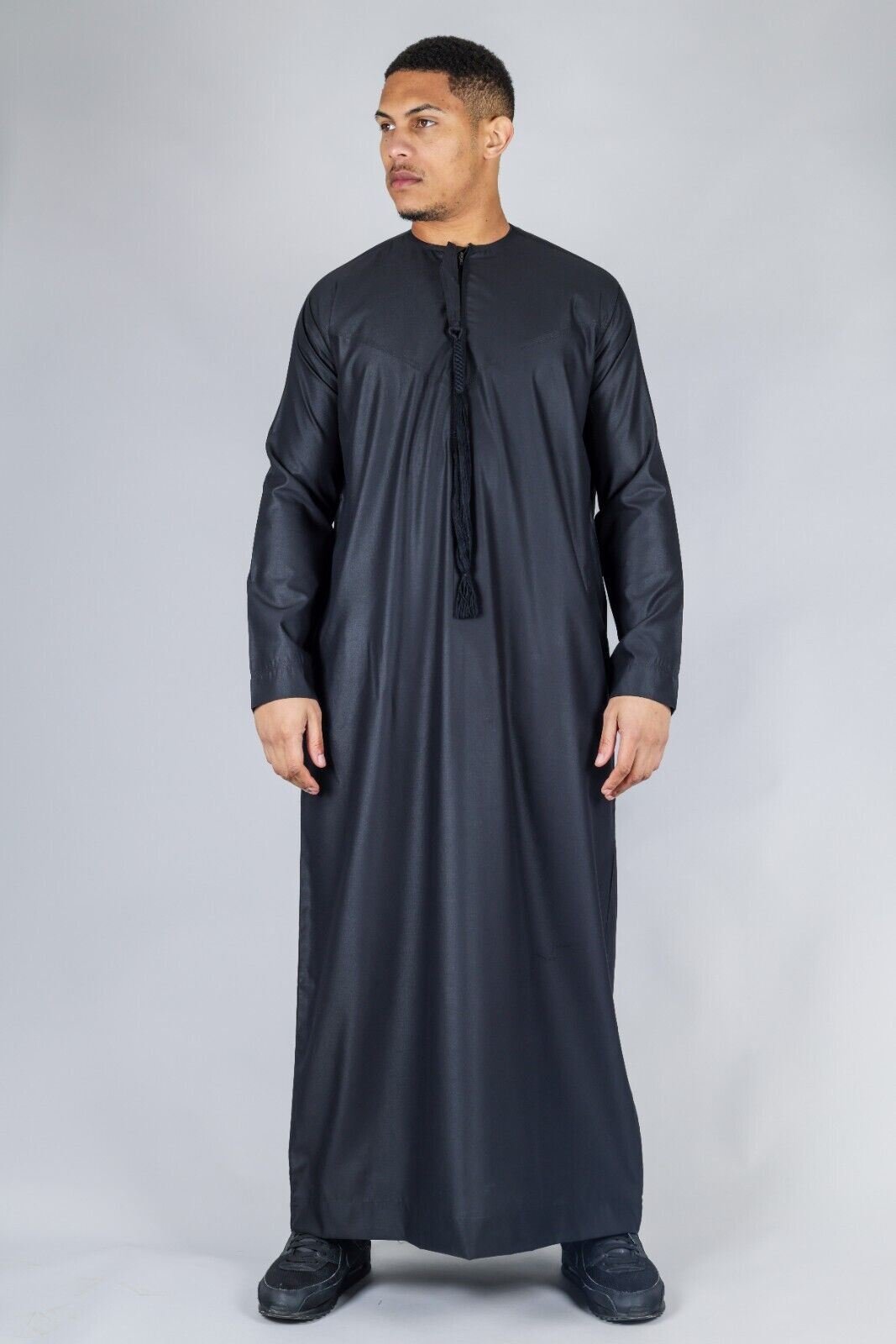 Schwarze Thobe Emirati islamische Jubba-Robe für Herren, Eid-Quaste, schmale Passform