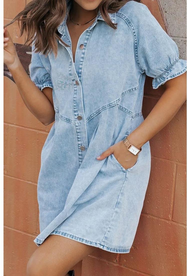 Denim-Kleid mit Ruschenarmeln und geknopfter Vorderseite
