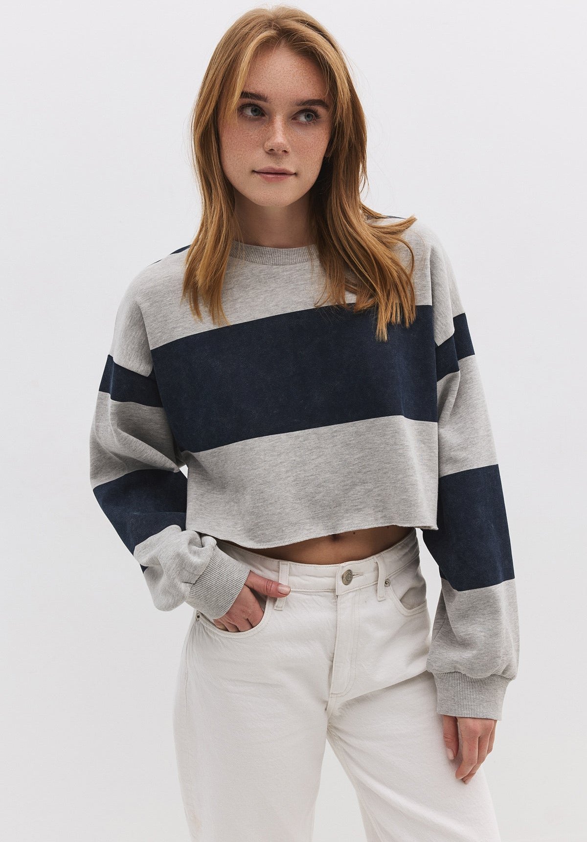 Gestreiftes, kurzes Sweatshirt