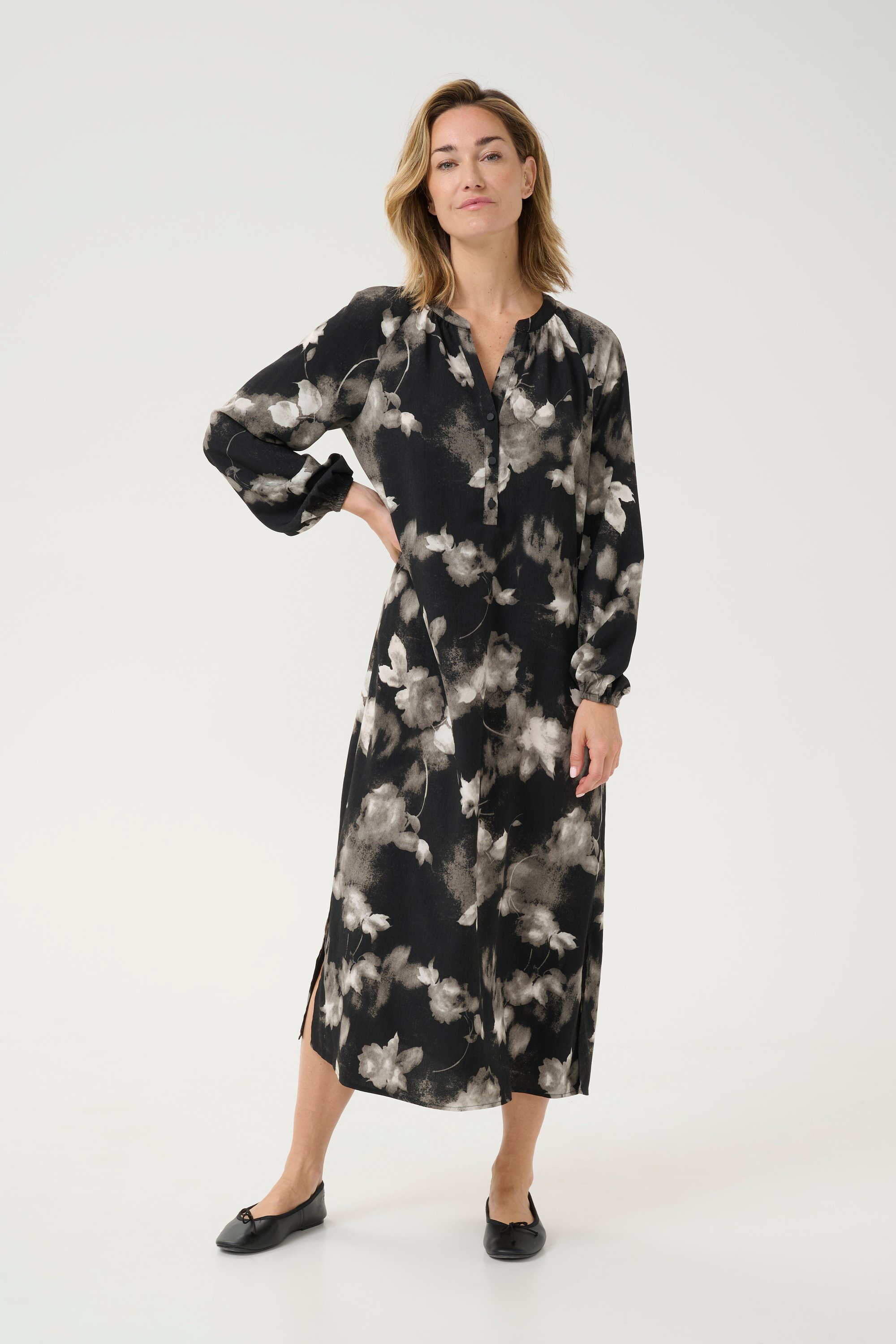Kleid Loose fit Black/White Flower Print black offwhite