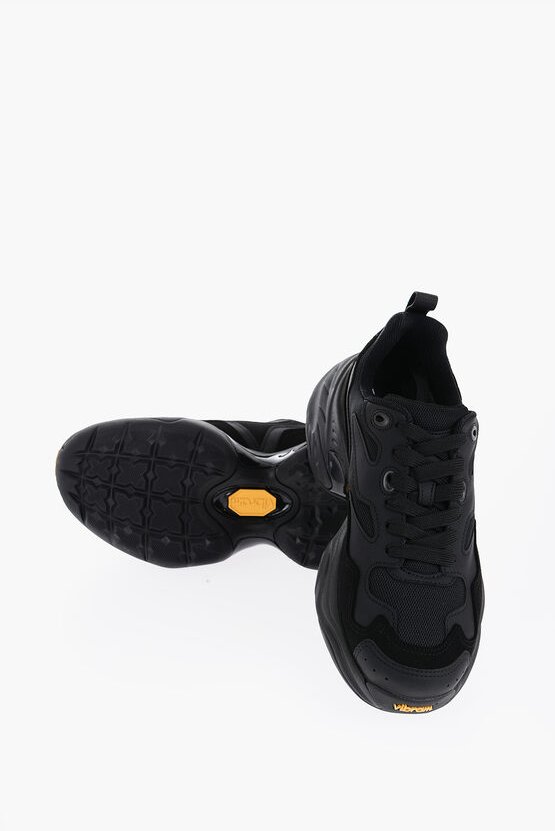 CROQUIS Einfarbige Low-Top-Sneaker aus Mesh und Wildleder in Schwarz