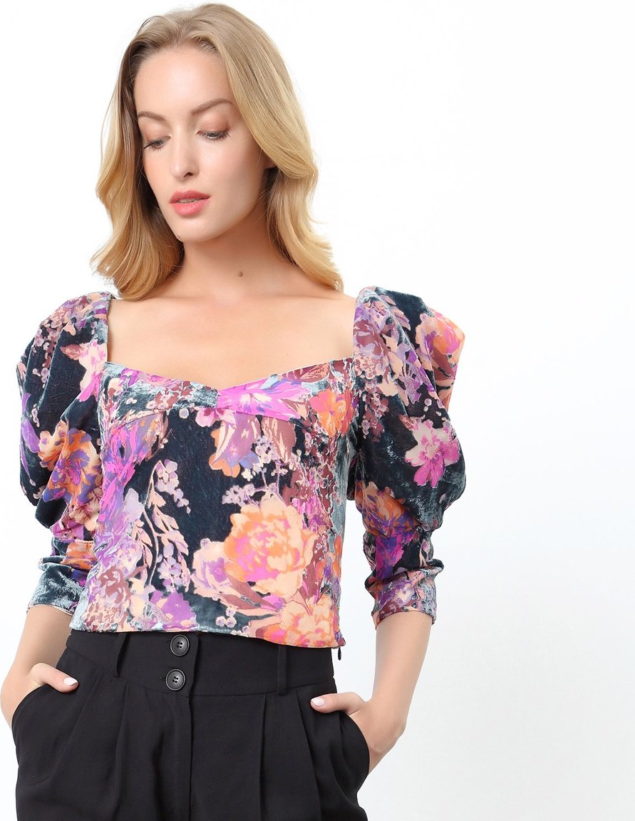 Top im Stil der 80er Jahre mit Blumendruck und Puffärmeln