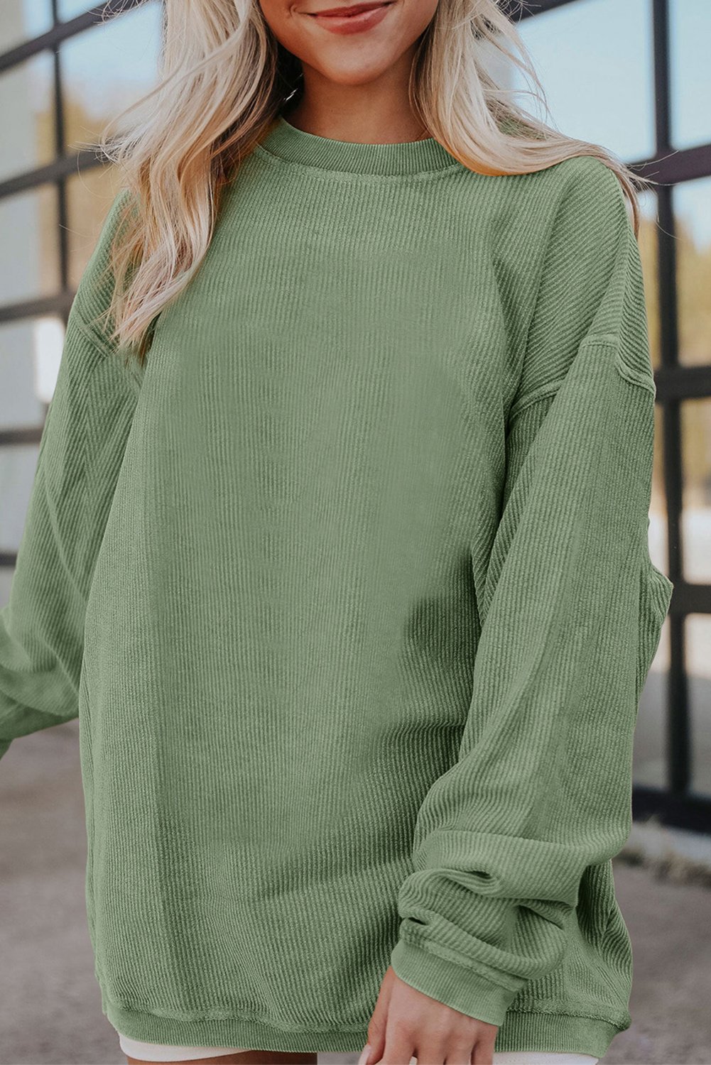Grüner gerippter cordartiger Oversized-Pullover