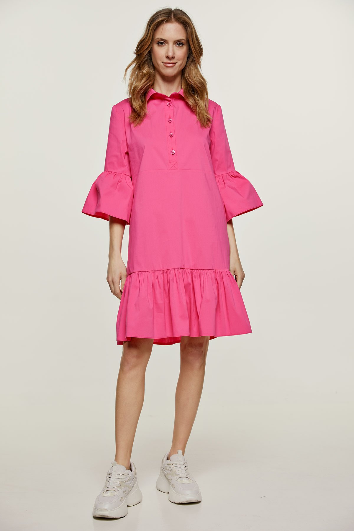 Thumbnail - Fuchsiafarbenes Kleid mit Glockenärmeln und Rüschensaum