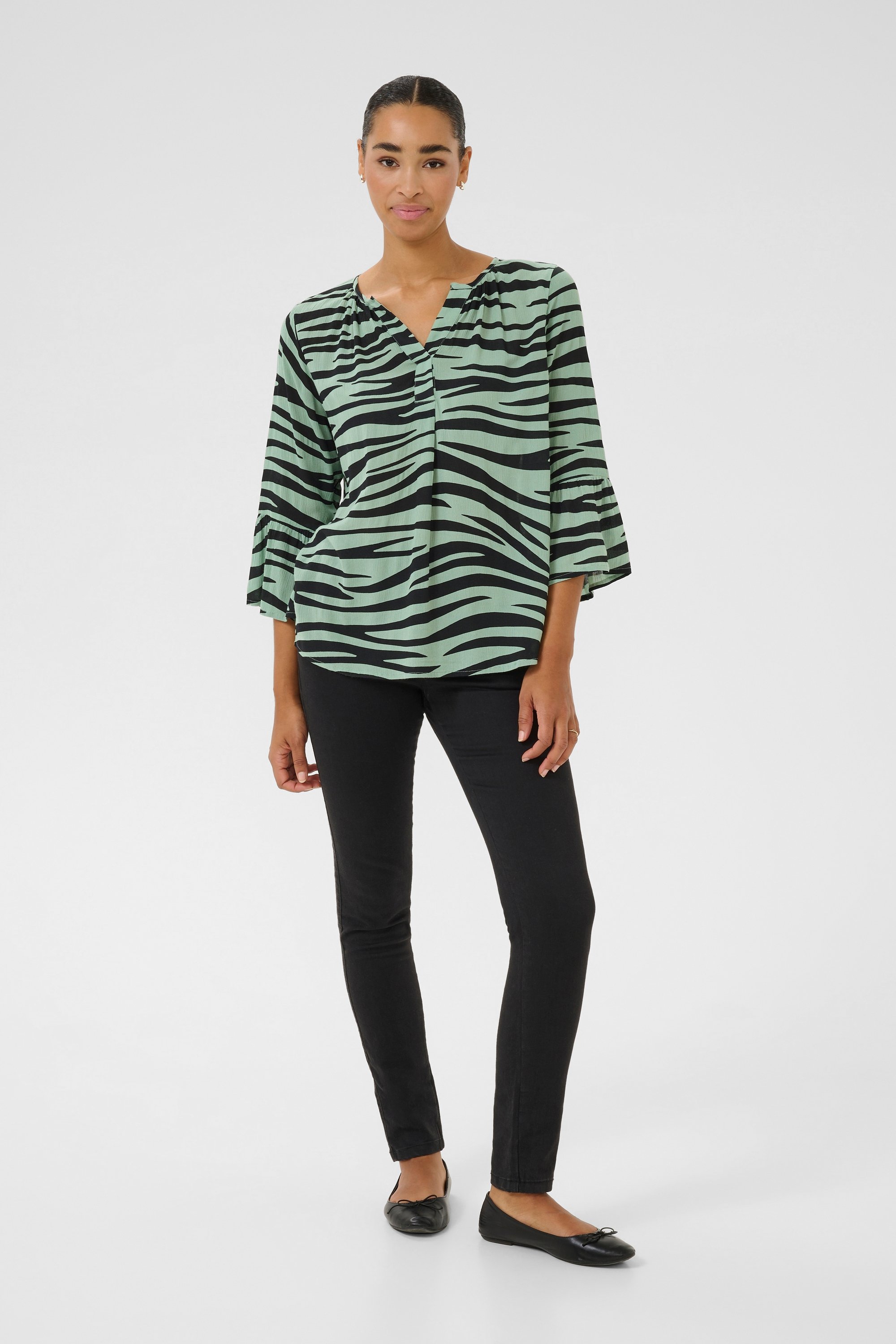Thumbnail - Kurzarm-Bluse Regular fit Green/Black Animal animal