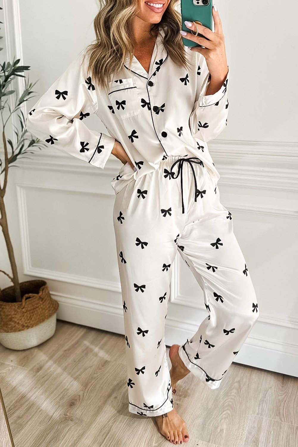 Satin-Pyjama-Set mit Schleifenmuster