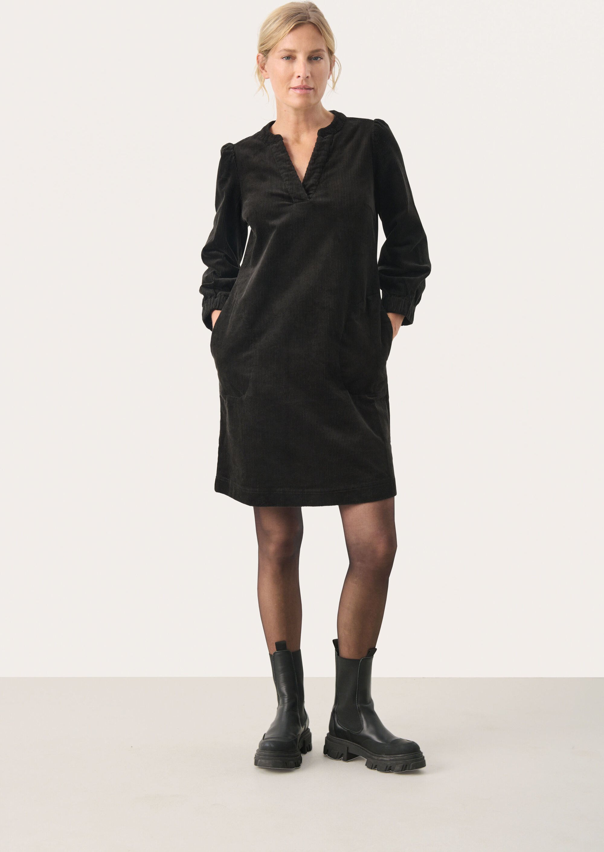 Kleid Relaxed fit black