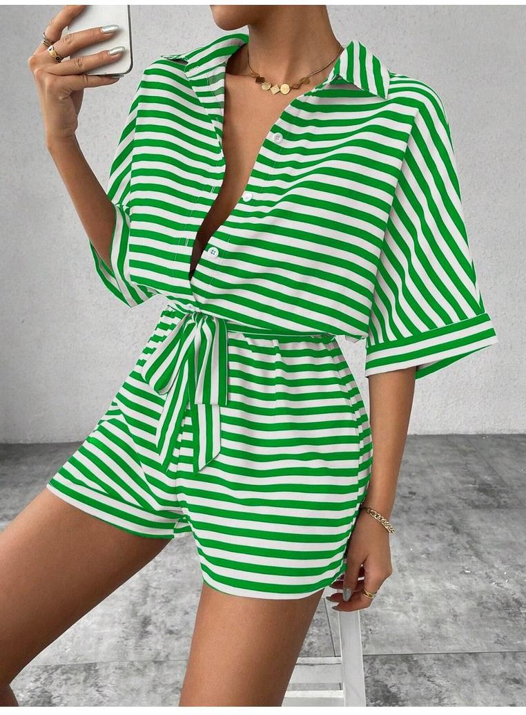Thumbnail - Damen Jumpsuit mit Bindegürtel und halbem Knopfverschluss im Streifenlook