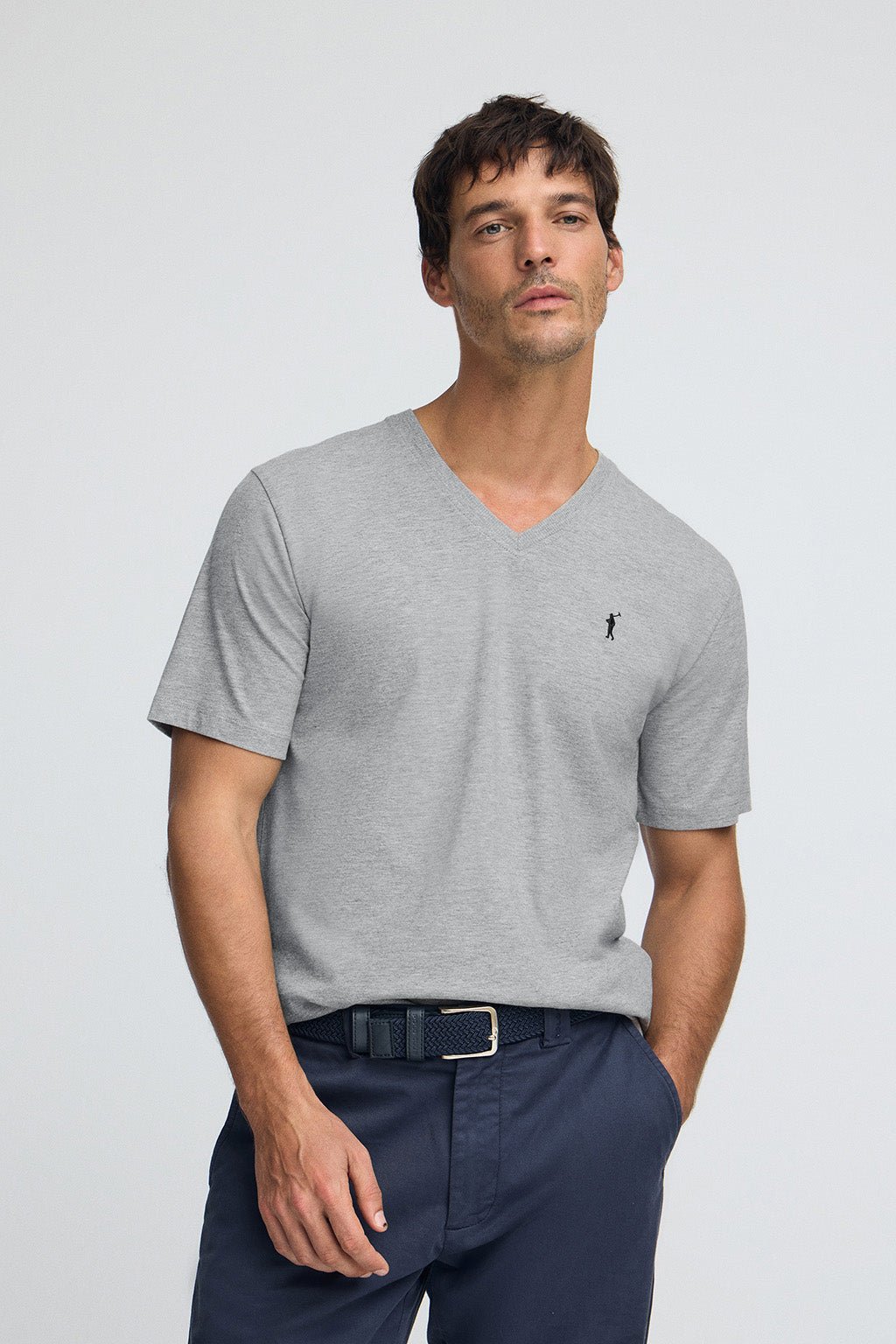 Thumbnail - T-Shirt grau meliert mit V-Ausschnitt und gesticktem Rigby Go-Logo