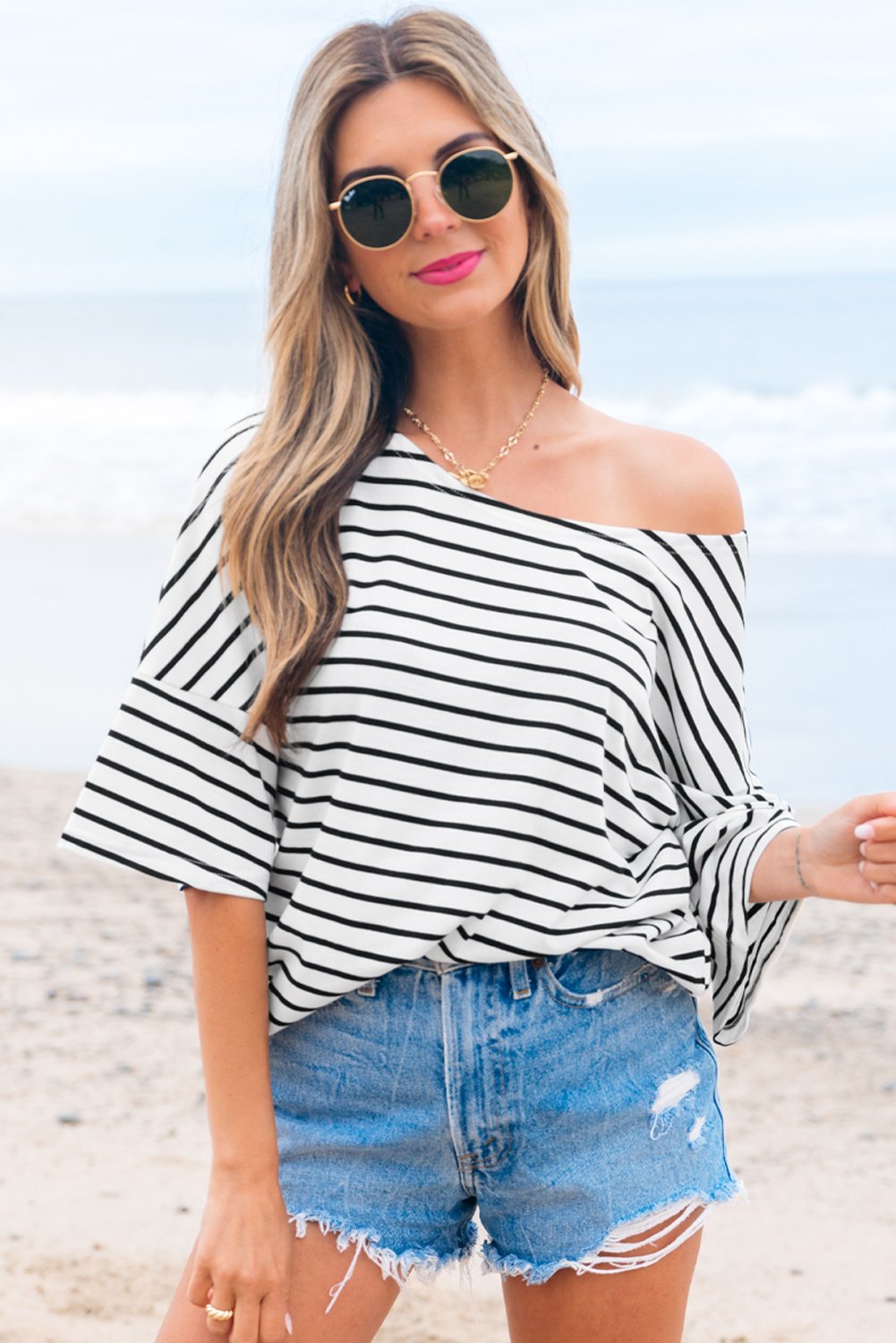 Gestreiftes Off-Shoulder T-Shirt