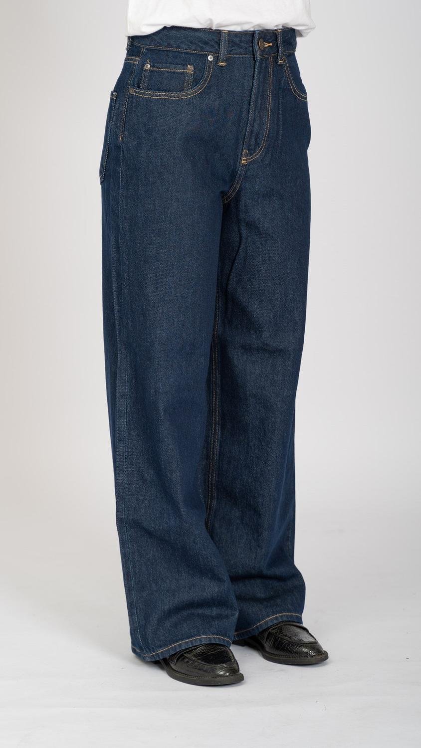 Le jean Performance Original Wide - Denim bleu foncé.