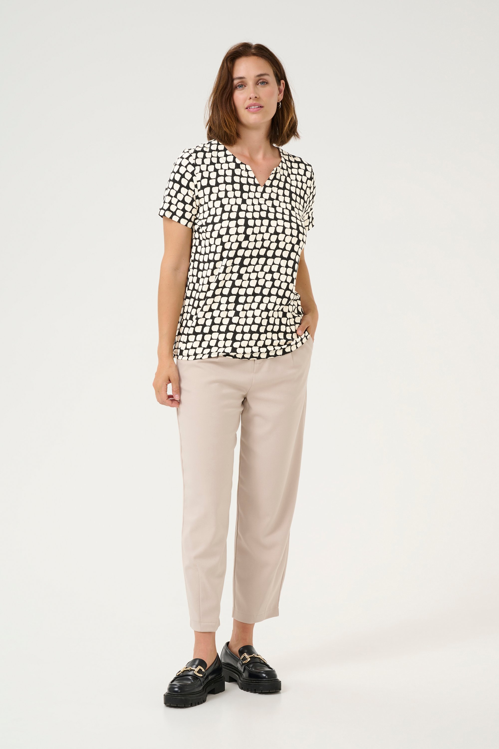 Kurzarm-Bluse Regular fit Black_Sand Graphic Dot black