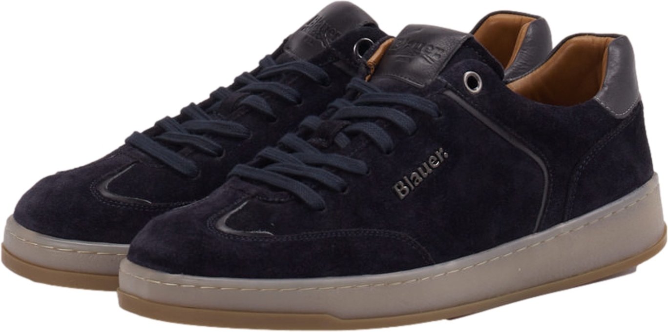 Blauer Sneaker