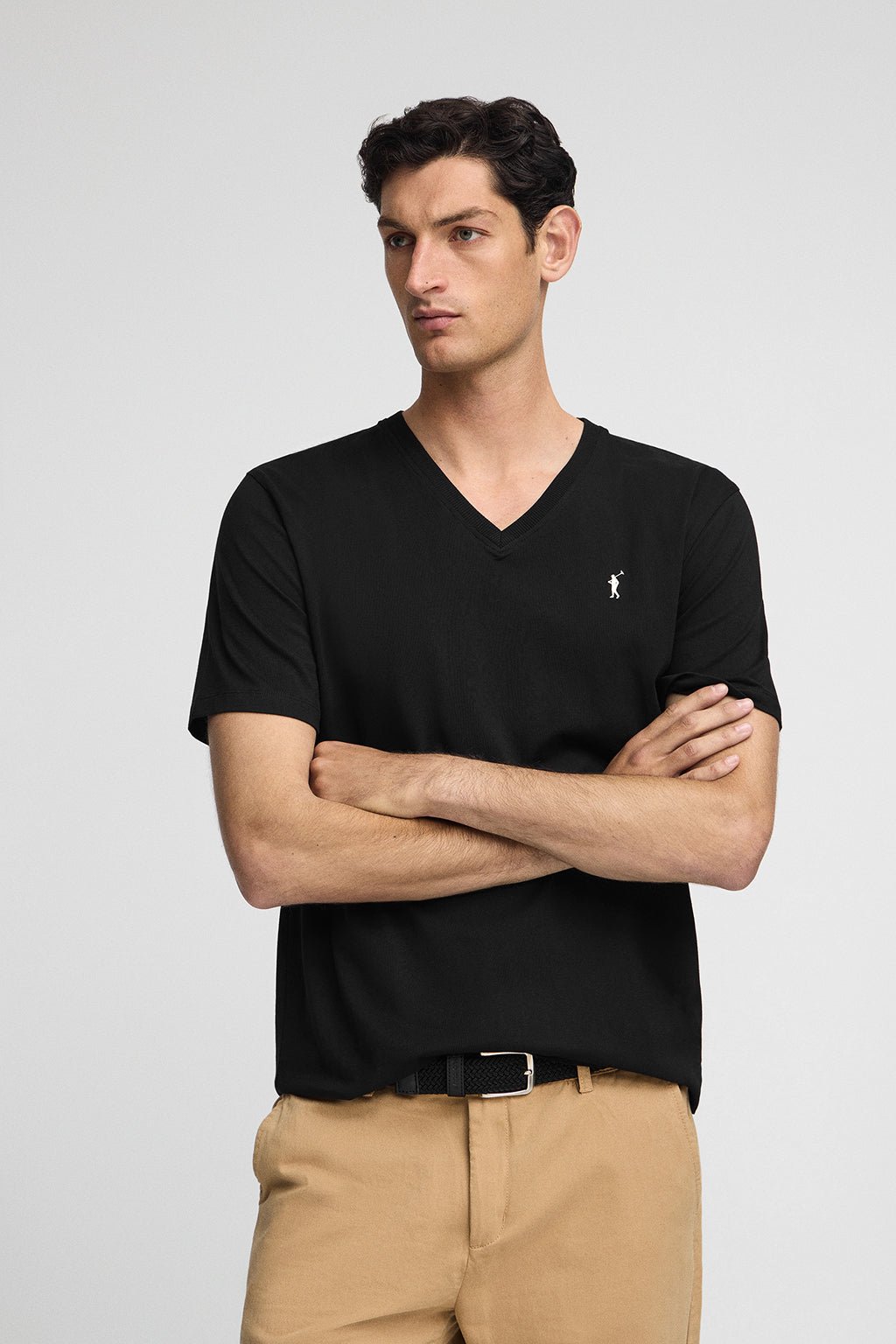 T-Shirt schwarz mit V-Ausschnitt und gesticktem Rigby Go-Logo