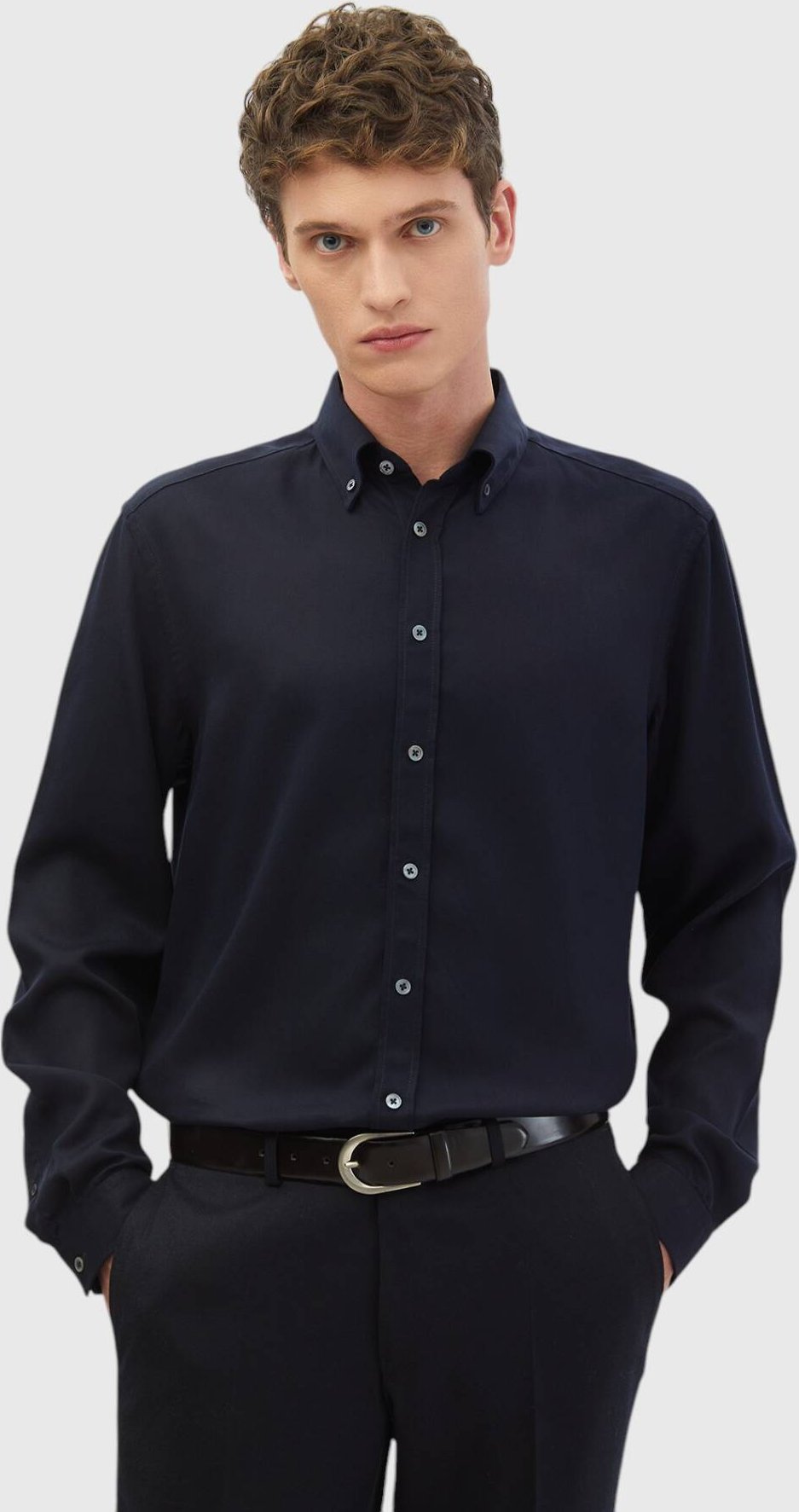 Schlichtes, lässig geschnittenes, gewebtes Freizeithemd