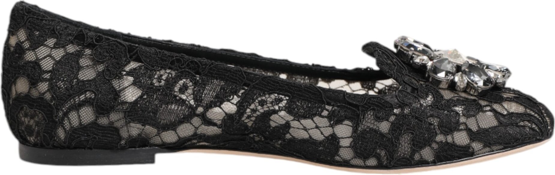 Schnürflache Schuhe mit Kristallen