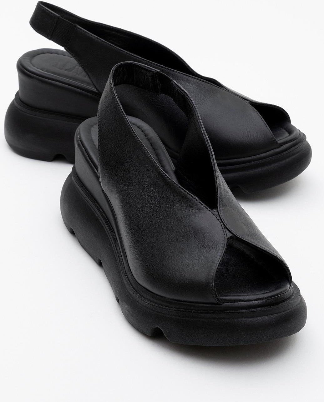 Sam Leder-Plateausandale