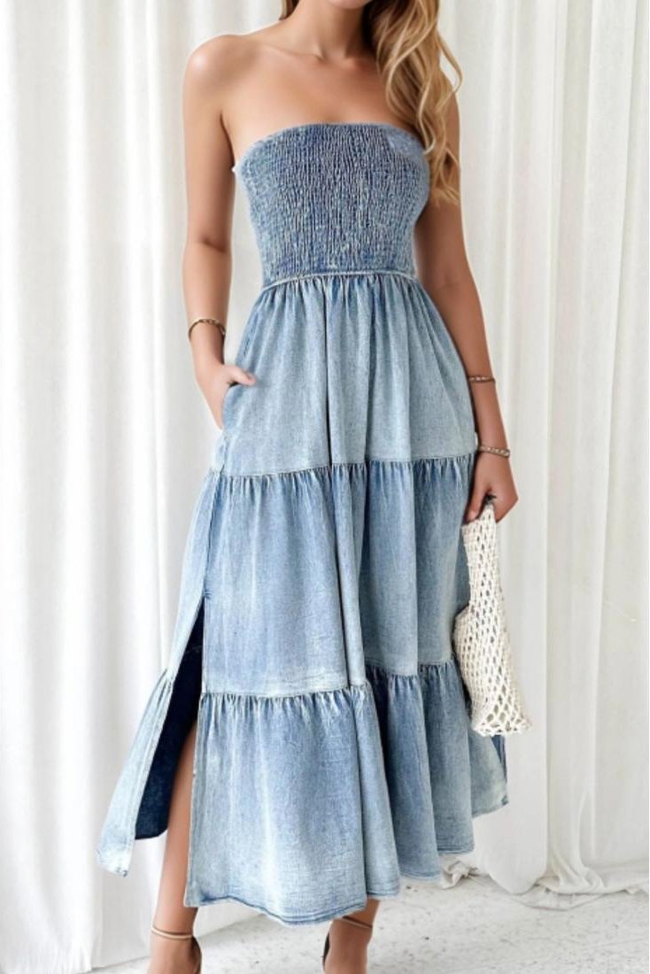 Thumbnail - Gesmoktes Denim-Kleid mit Rohrenschlitz und Gestufung